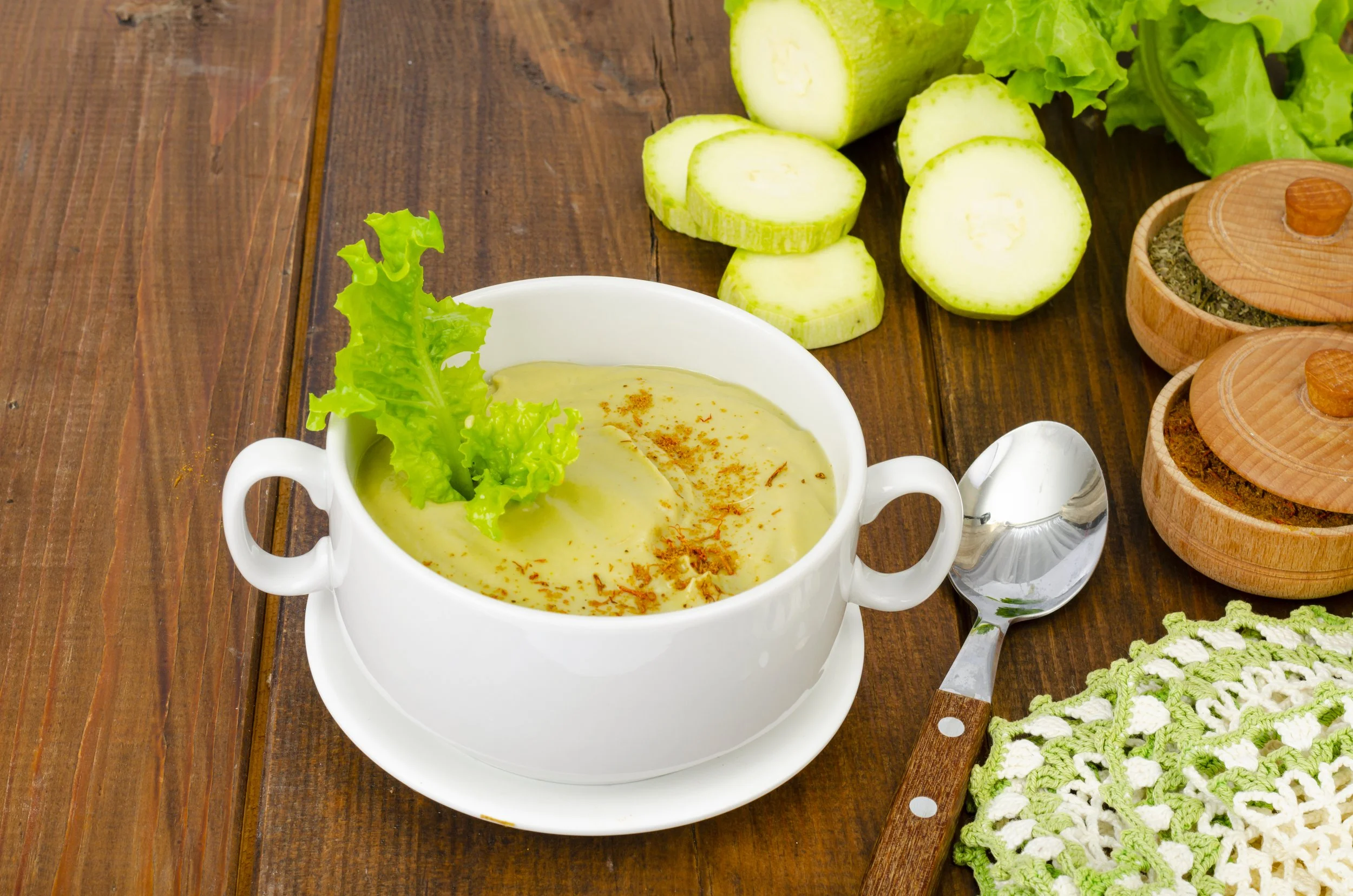 vecteezy_green-zucchini-cream-soup-in-cup-photo_4423259.jpg