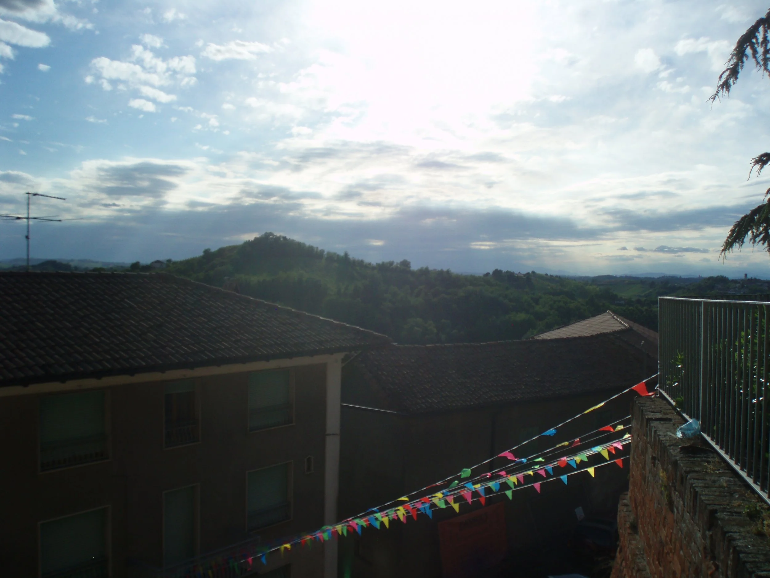 joe-little-italy-fans-out-festival-location-monferrato.jpg.JPG