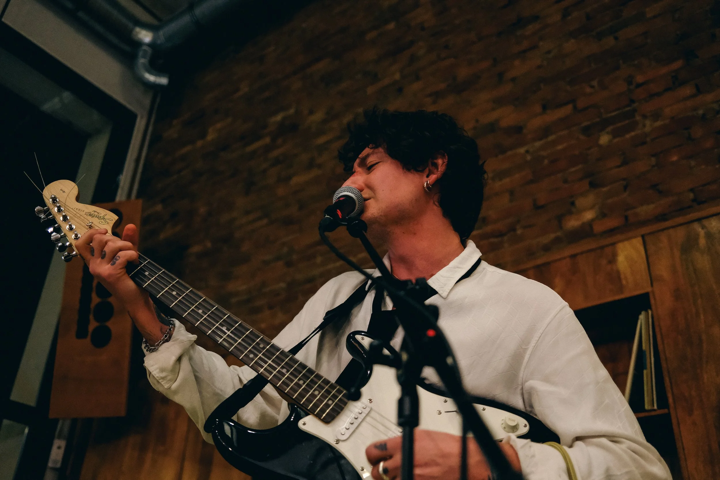 joe-little-singing-live-acoustic-show-amsterdam-2025.jpg.jpg