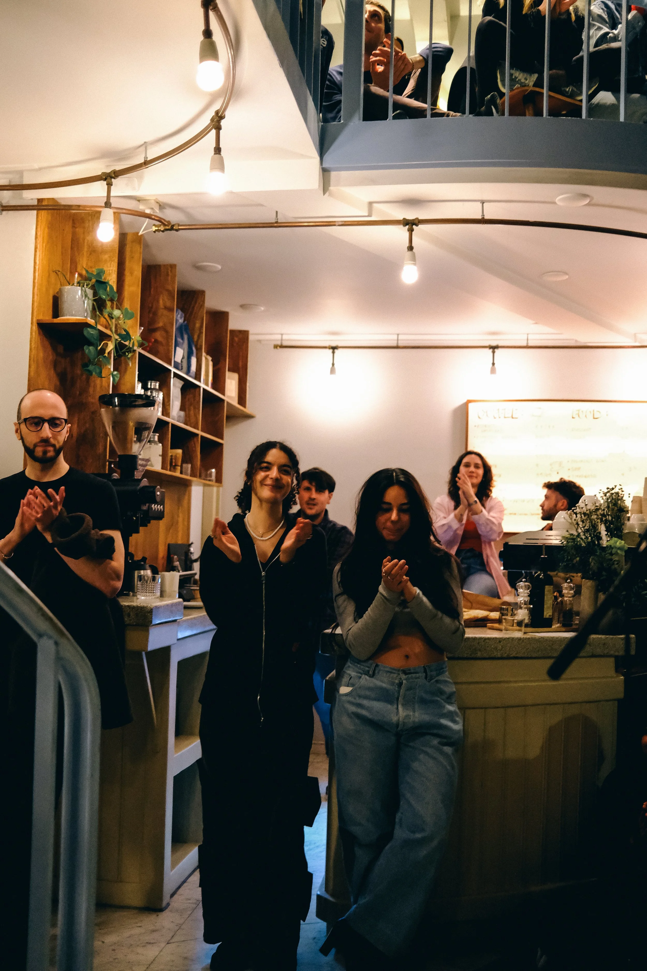 joe-little-amsterdam-sofar-sounds-venue-crowd-2025.jpg.jpg