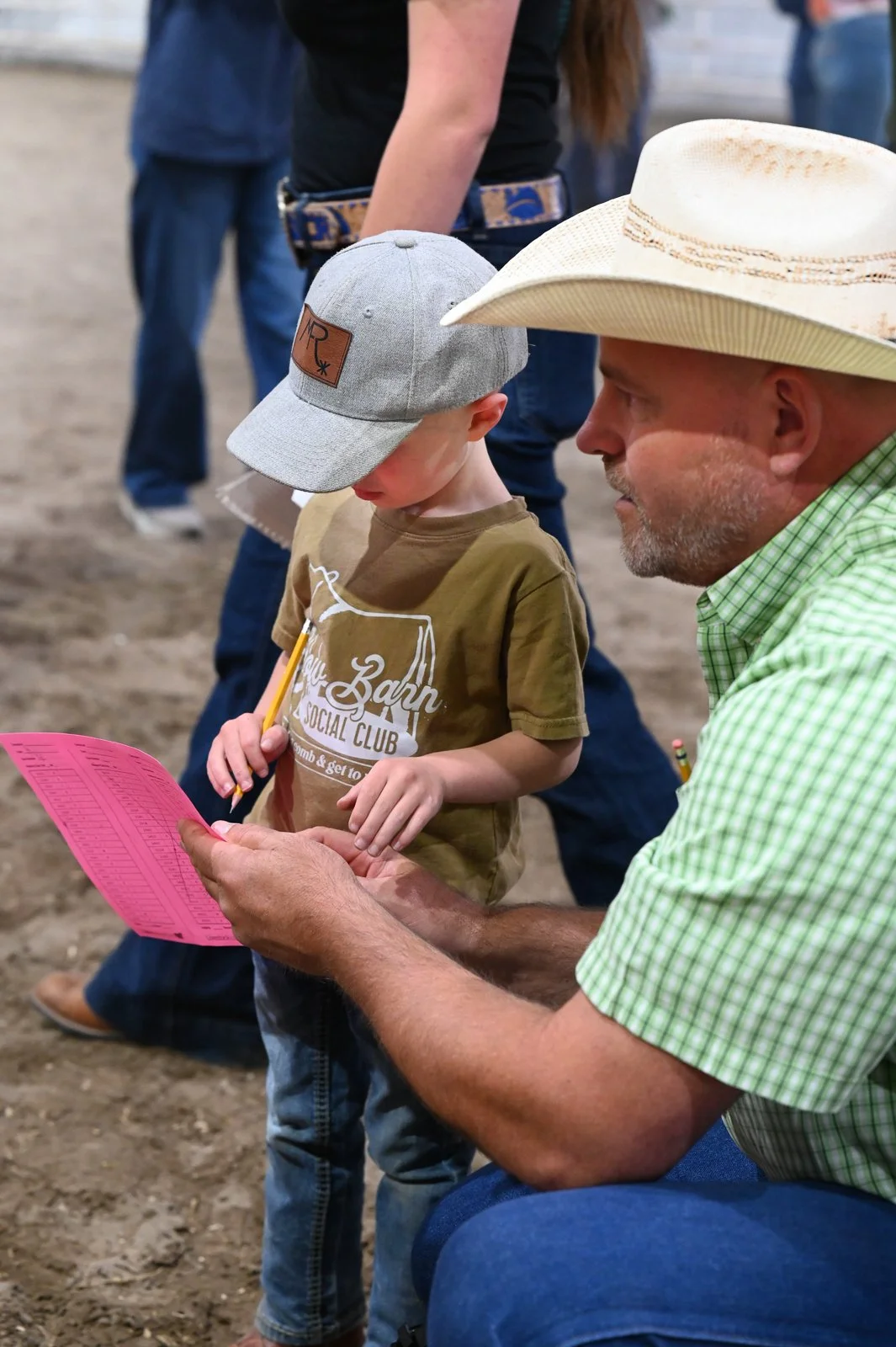 MHBA Director and MHJN Committee member, Charles Rohla, assists one of the Pre-Junior exhibitors during the cattle judging contest at the Miniature Hereford Junior Nationals