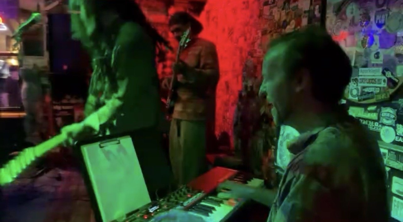 Playing Rhythm Organ with No Voodoo Here