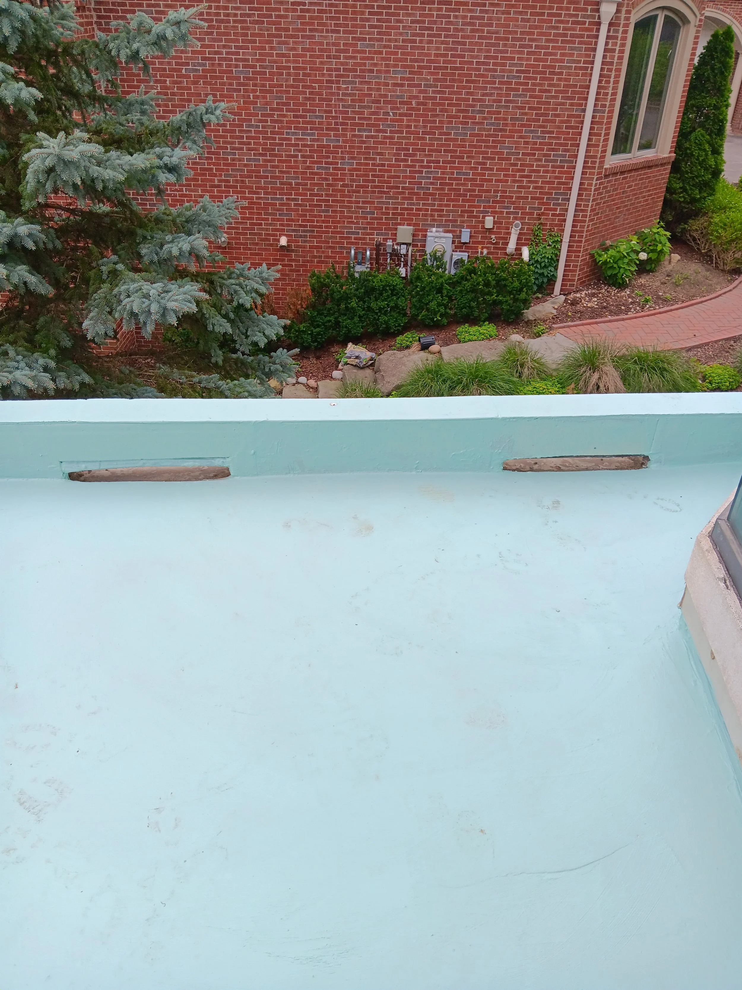 Finished balcony surface with a smooth, durable protective coating after restoration.