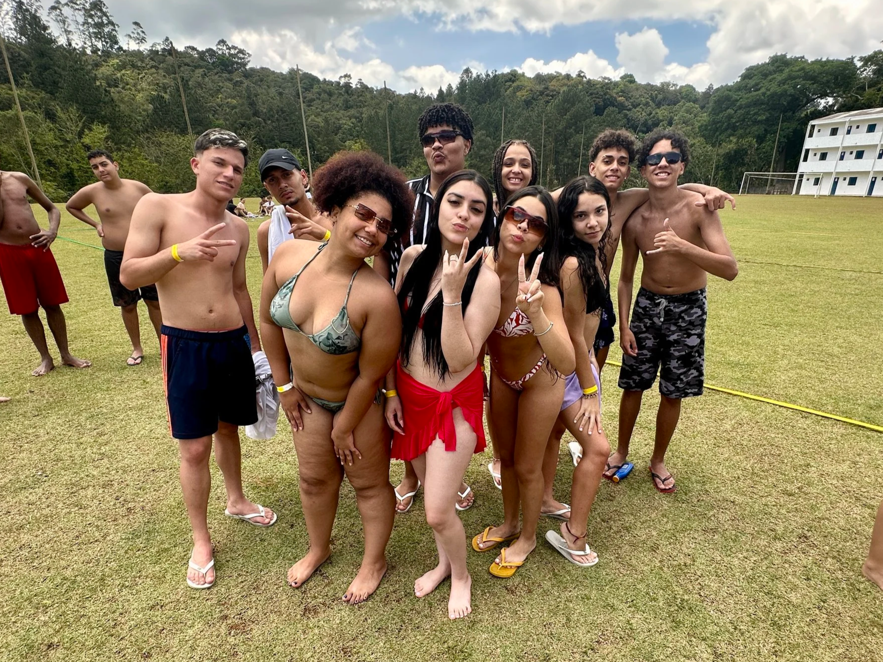 Amigos na viagem de formatura do terceiro ano do colegial