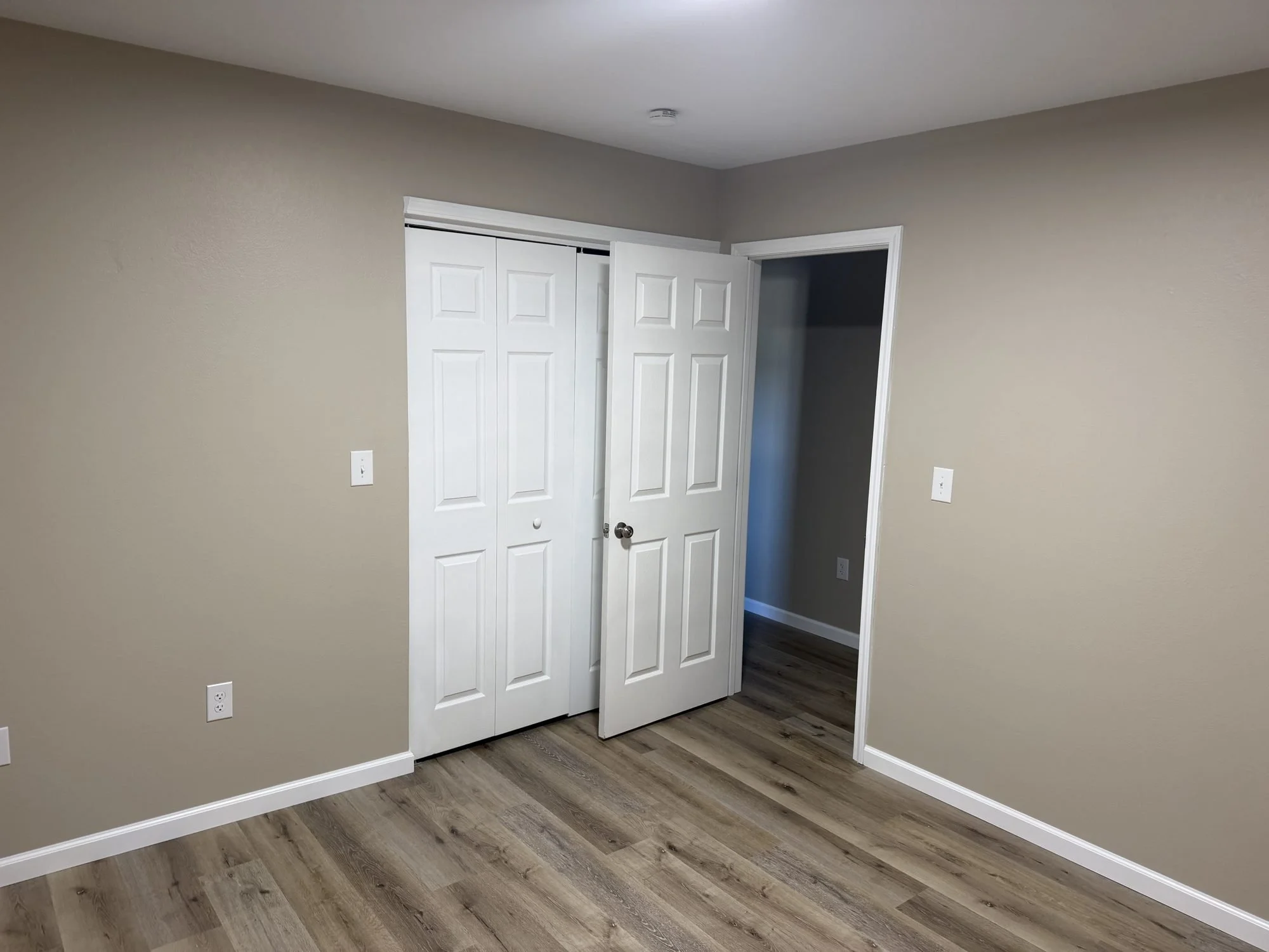  Bedroom with reach-in closet, Lebanon MO townhouse for rent. 