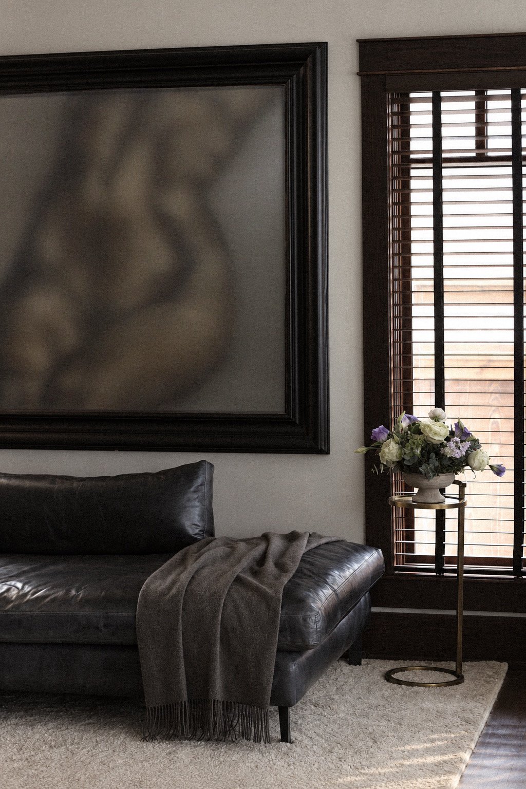 A rich mixing of leather, soft textiles, warm wood, and curated decor. By framing natural light and integrating meaningful art, Iris designs inviting, lived-in spaces that balance high-end refinement with authentic personal identity.