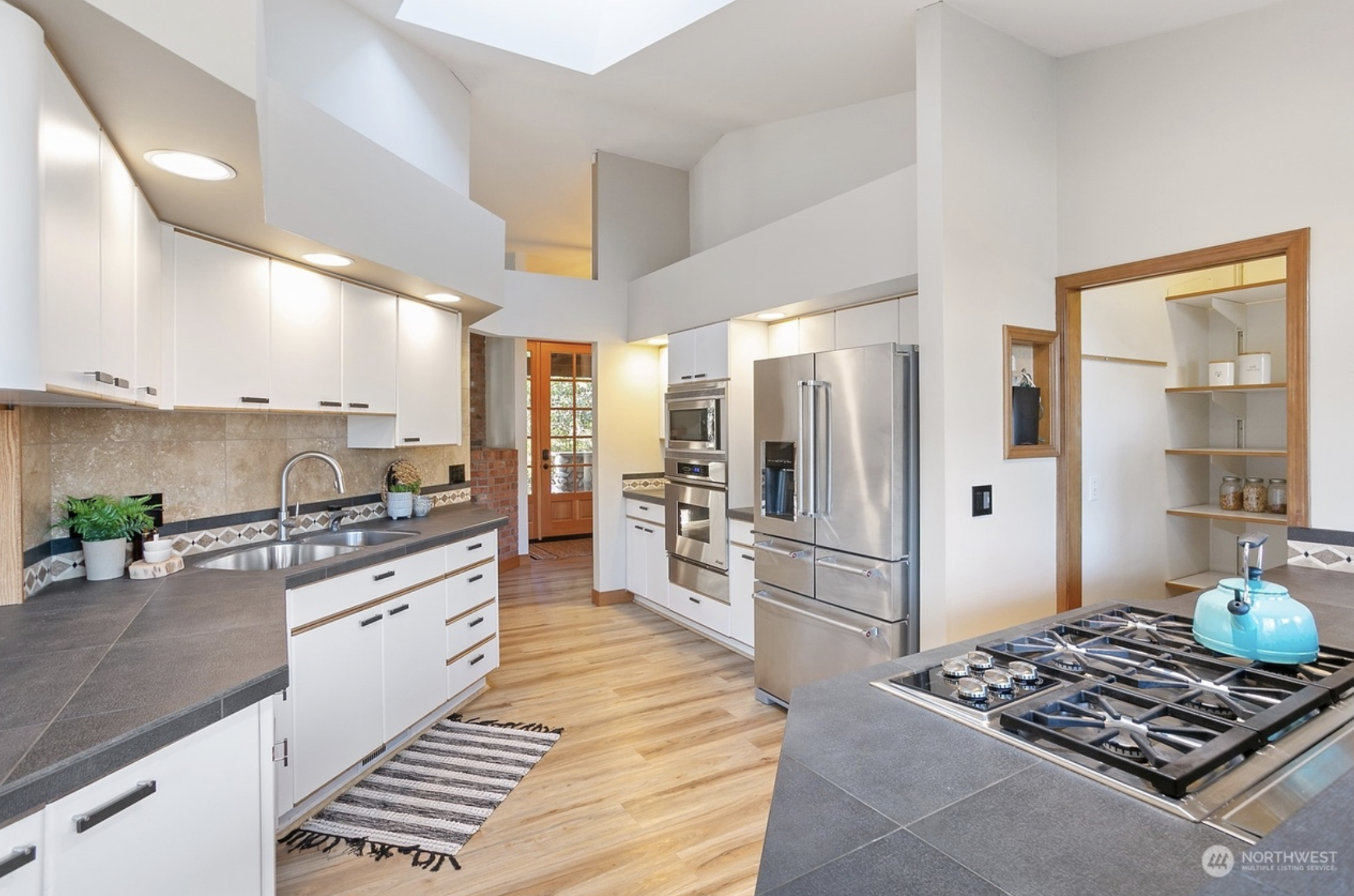 1635 Huntley Road_Kitchen.png