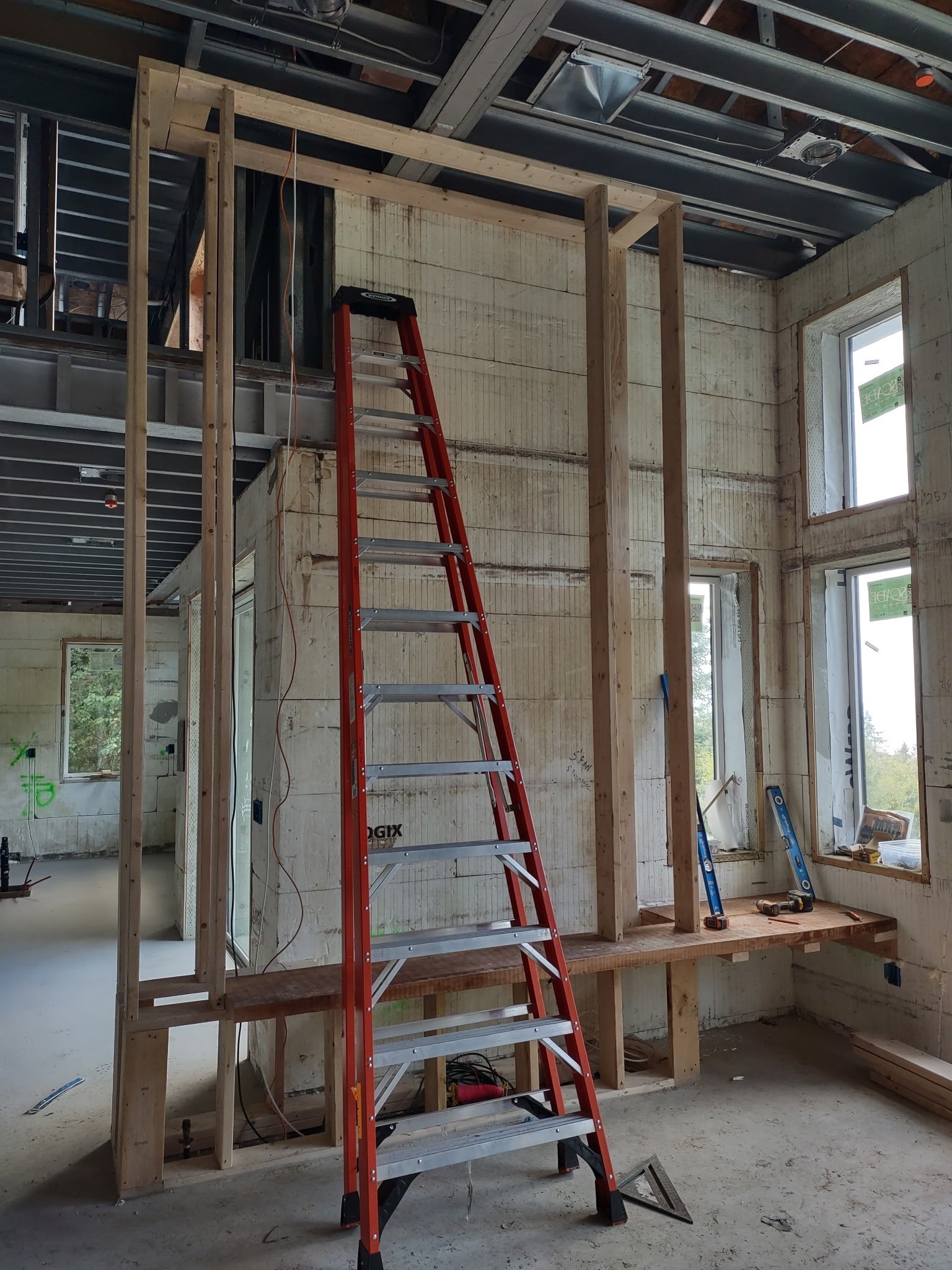 INTERIOR_TALL_LADDER.JPG