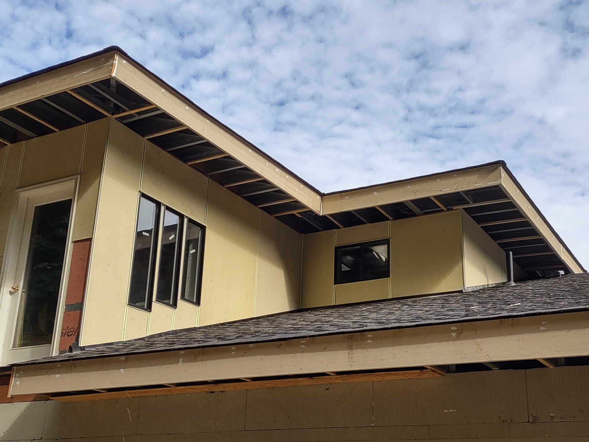 EXTERIOR_WINDOW_SIDING_GOOD.JPG