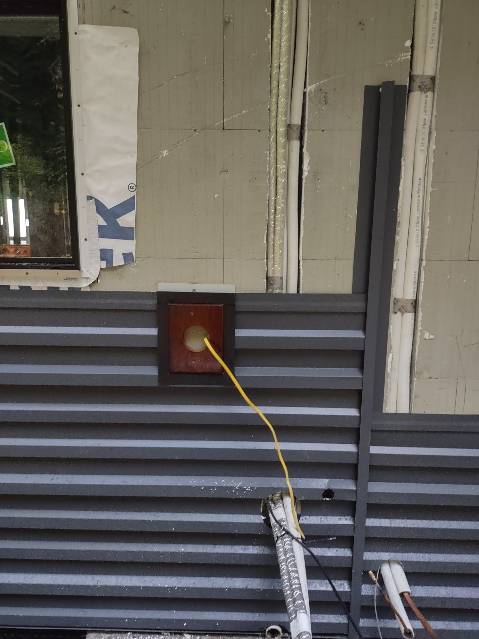 EXTERIOR_WIRING_METALSIDING.JPG