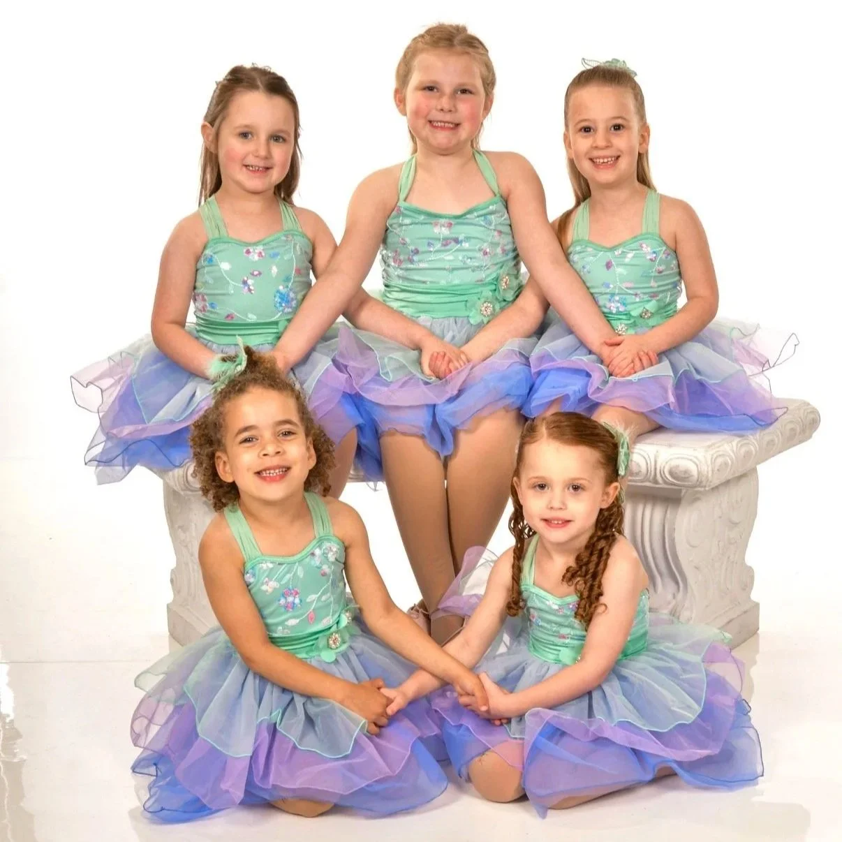 PRIMARY Ages 5-6 (1hr class)  
Tap, Ballet, Creative Movement
This class builds on the foundations of tap and ballet while continuing to nurture a love for dance. Dancers will develop stronger coordination, rhythm, balance, and basic technique while 