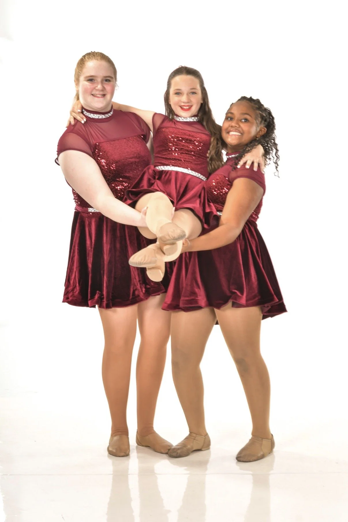  INTERMEDIATE Ages 10-12 (1hr class) 
Tap/Jazz
This upbeat class is designed for older dancers ready to build on their tap and jazz foundations. Dancers will focus on strengthening technique, improving rhythm and musicality, and learning more complex