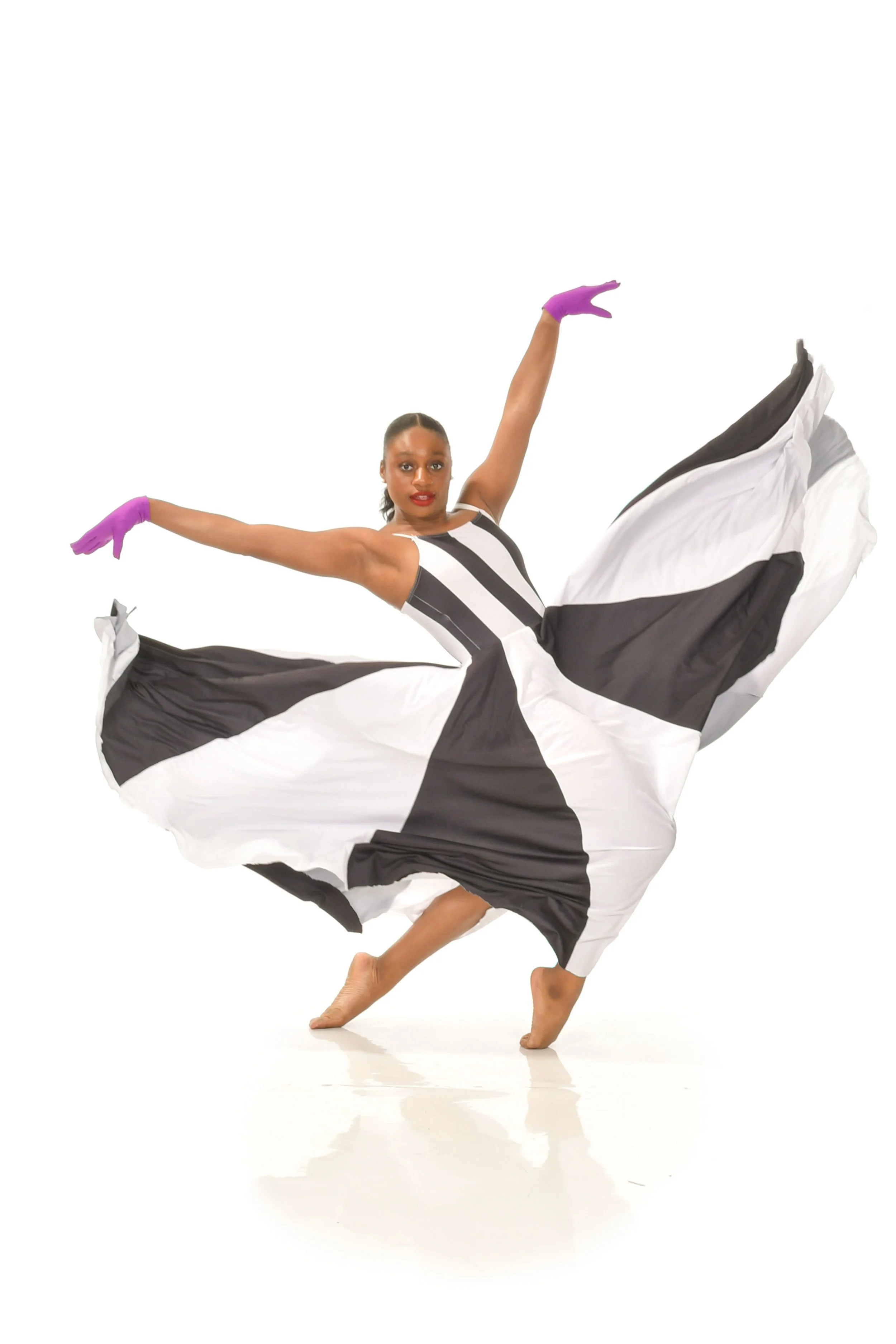 CONTEMPORARY (45 min class):
These popular dance forms can be described as fusions of Jazz, Ballet and Modern dance. Music choices often have lyrics intended to create emotion and evoke movement. When possible, creative partnering and weigh sharing e