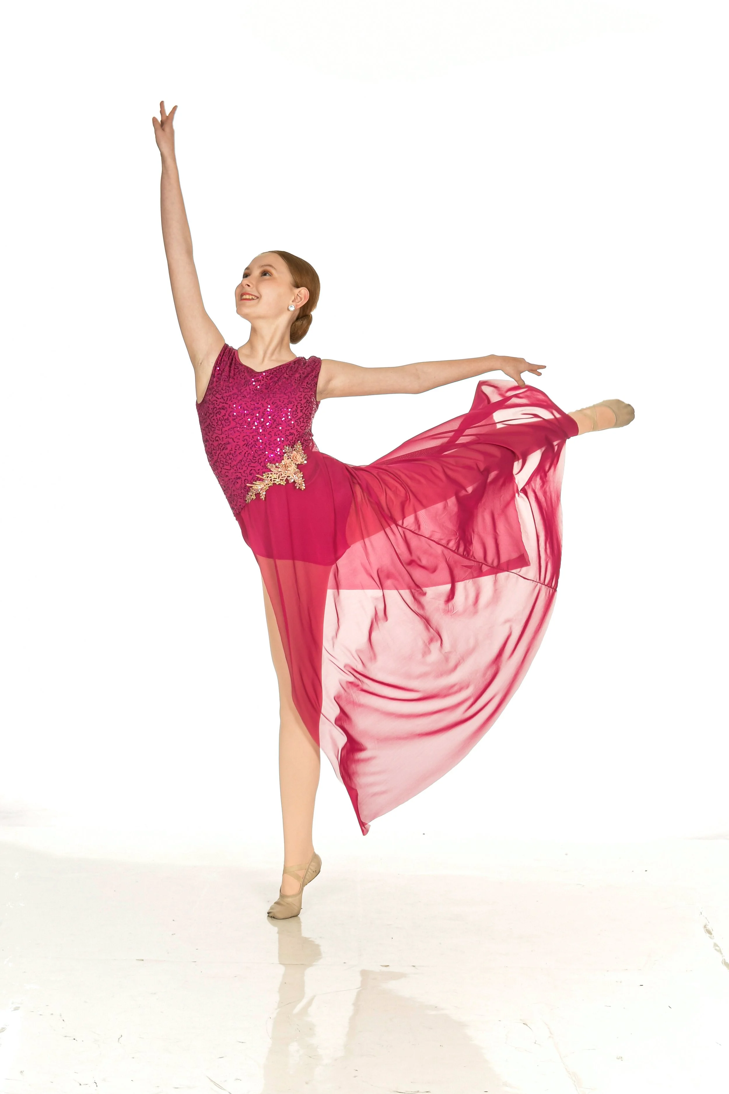 BALLET (45 min class):
Our Ballet classes focus on proper body placement, technique and terminology. Advanced classes include Pointe work.