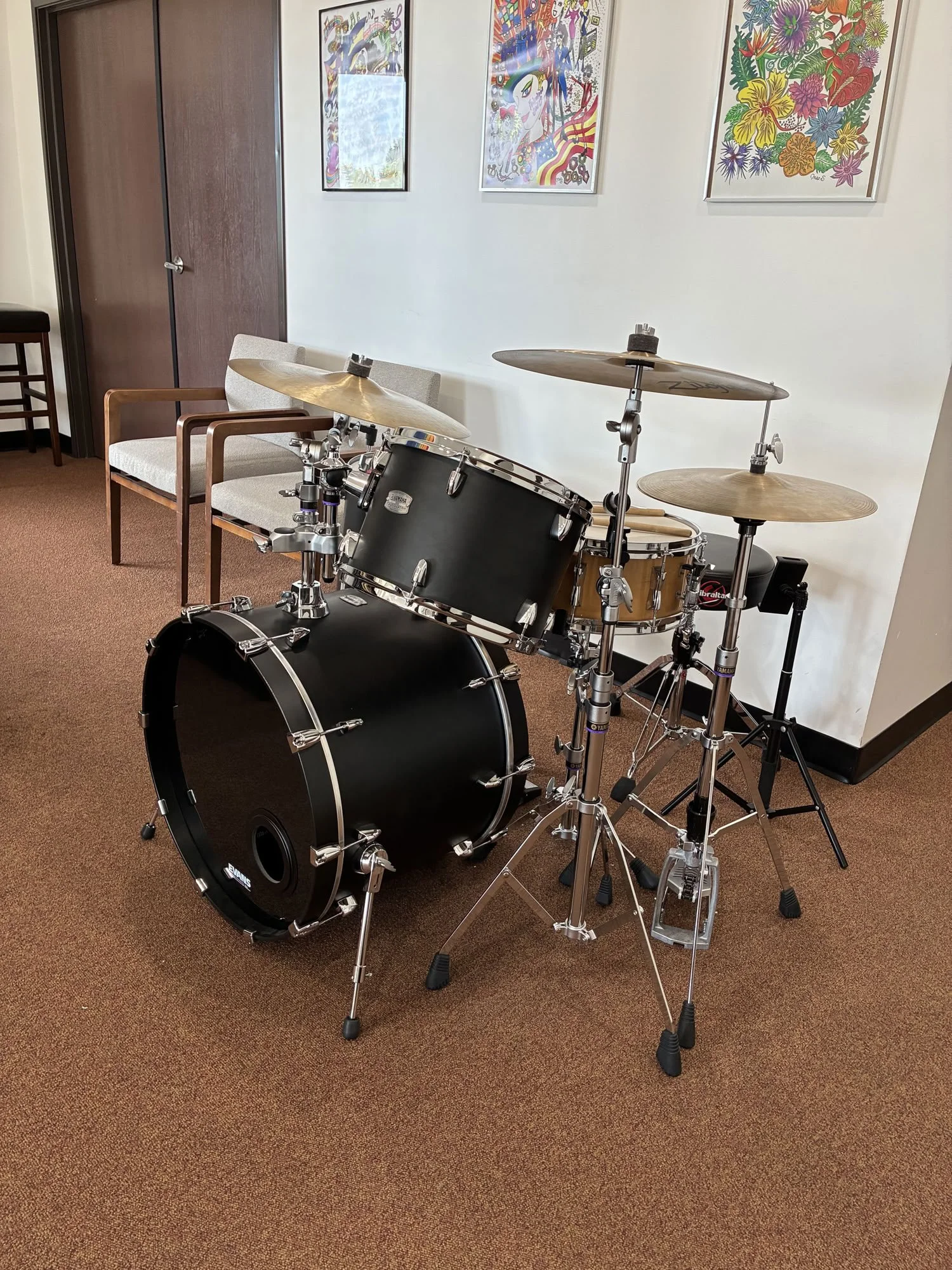 A black Yamaha drum set with Zildjian cymbals. 