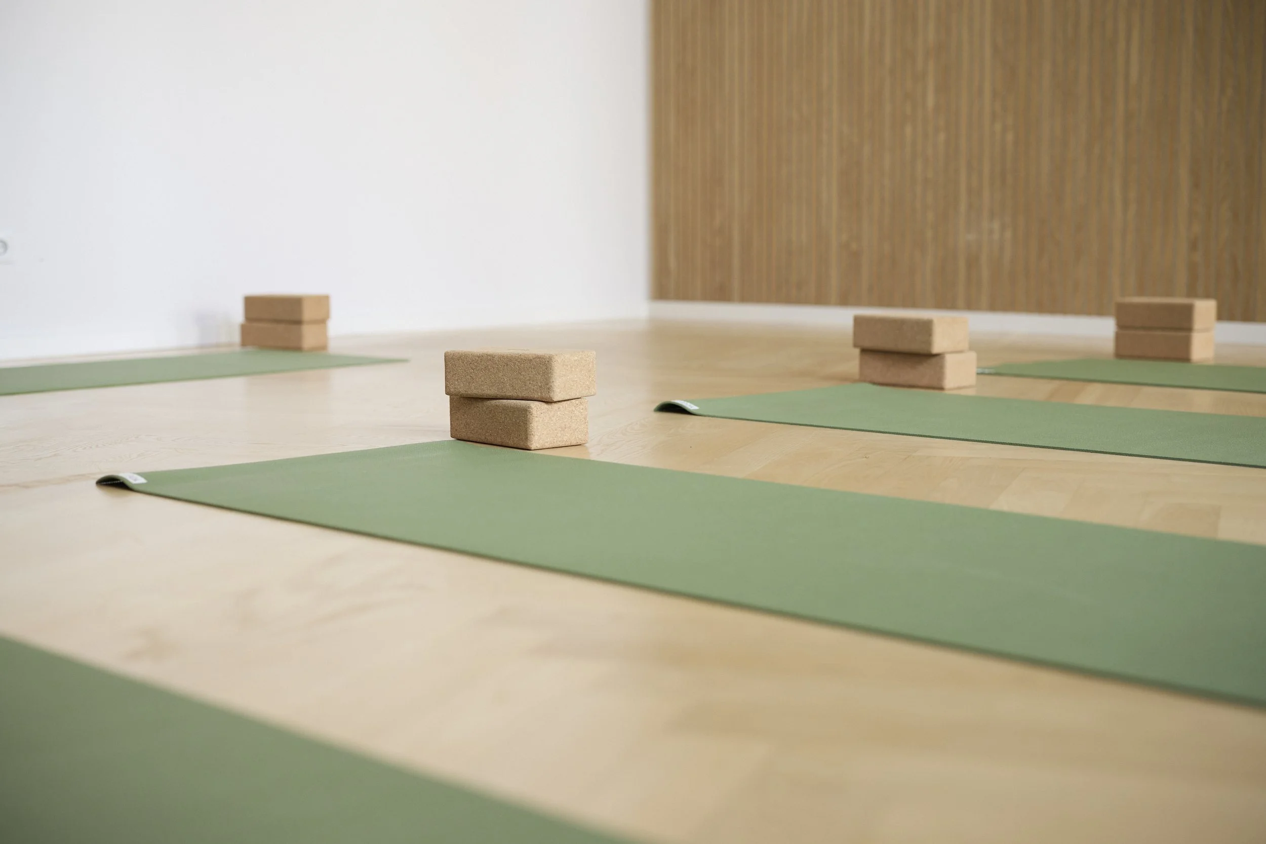 Warme Atmosphäre für Kurse wie Yoga, Pilates oder Soundbath