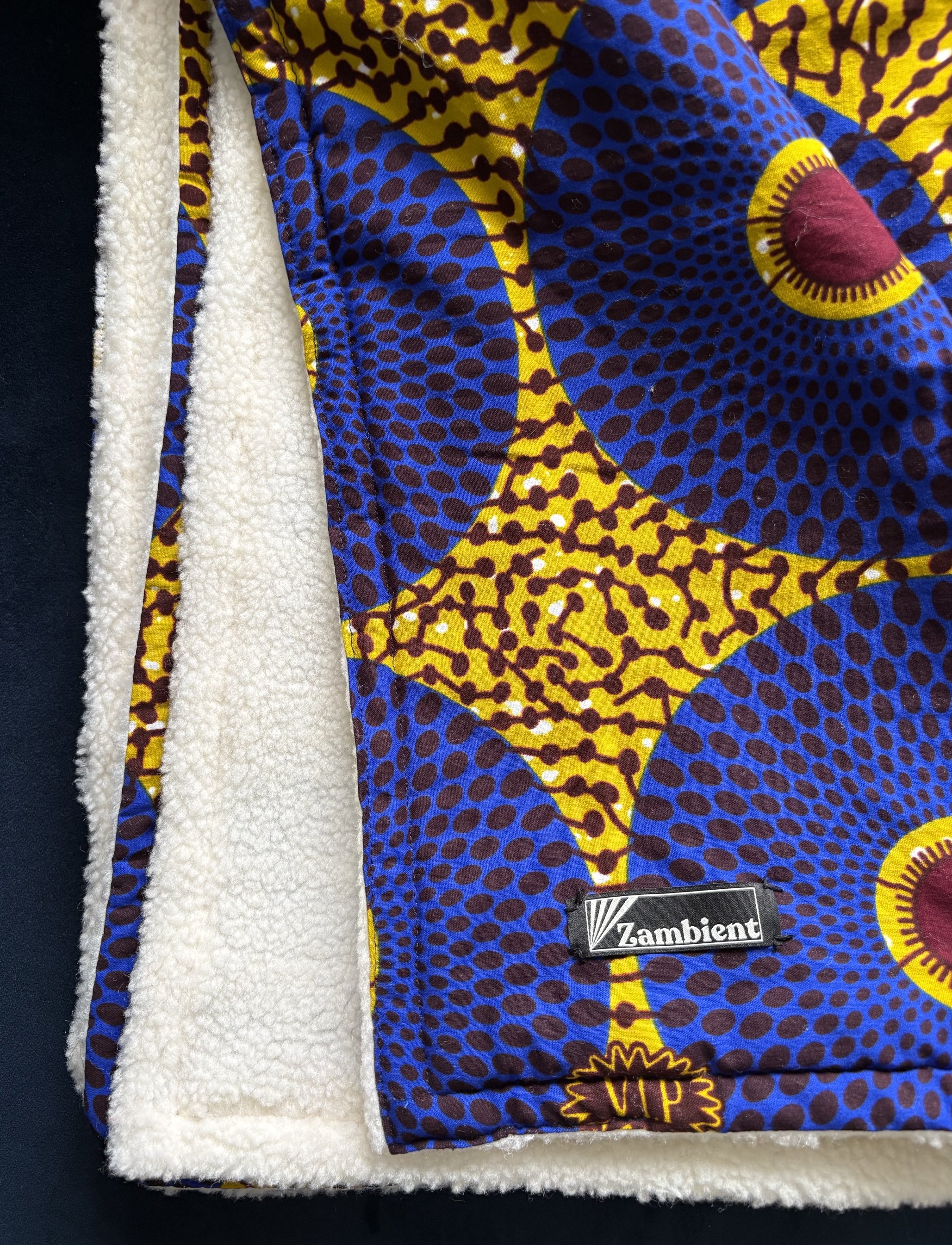 Anakara Blanket Blue Circles Corner.jpg