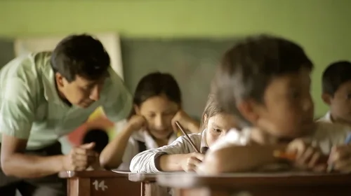 El hombre que construyó una escuela