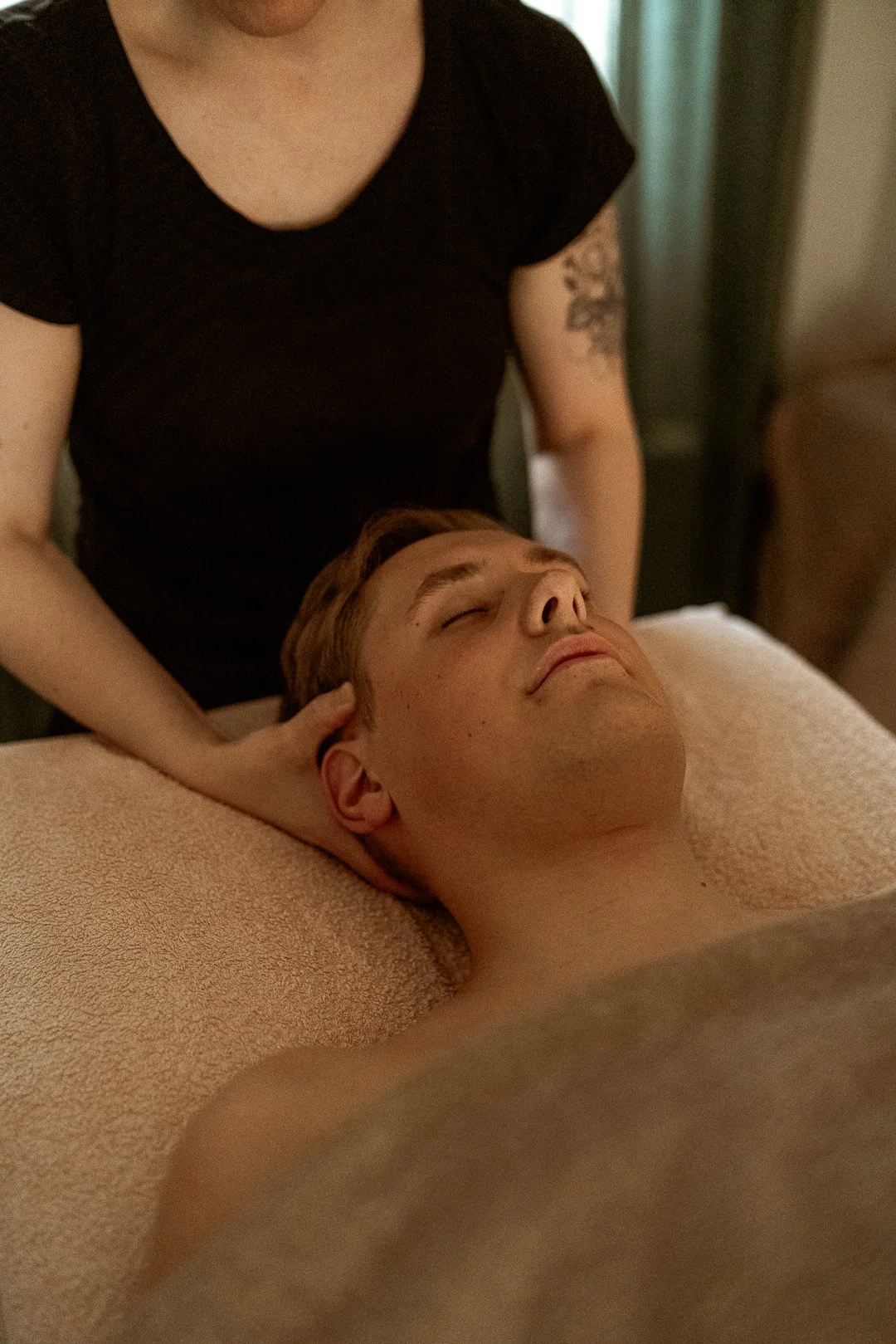 Aromahieronta Vaasa – eteeristen öljyjen rentoutushoito | Tiinalla Wasa Wellness