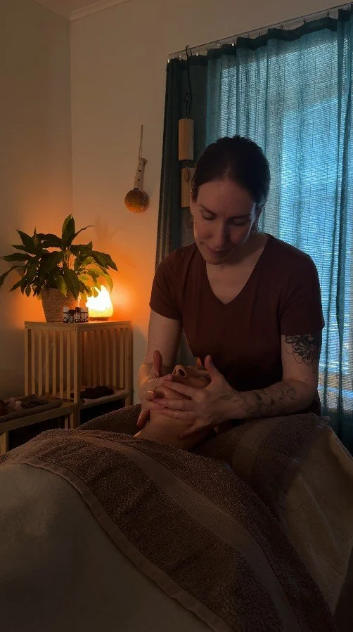 Kasvohieronta Vaasa – ihoa kohentava käsittely | Tiinalla Wasa Wellness