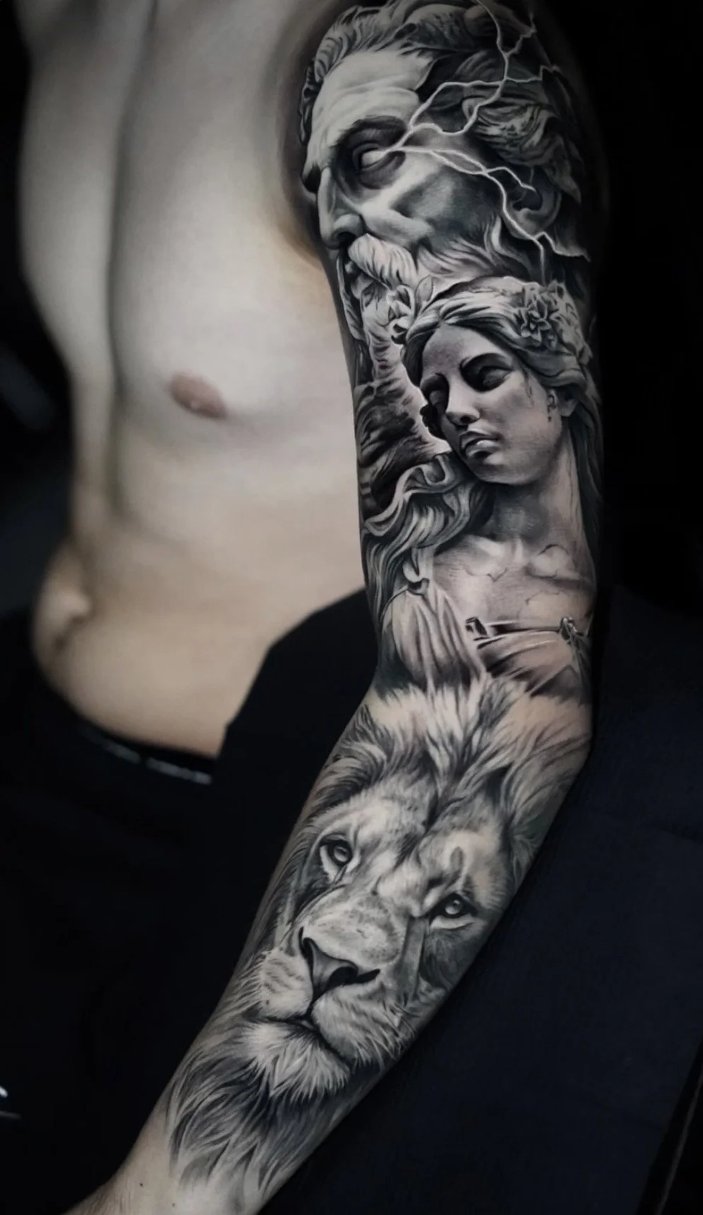 realismo brazo composición realizado en purezas tattoo gandía