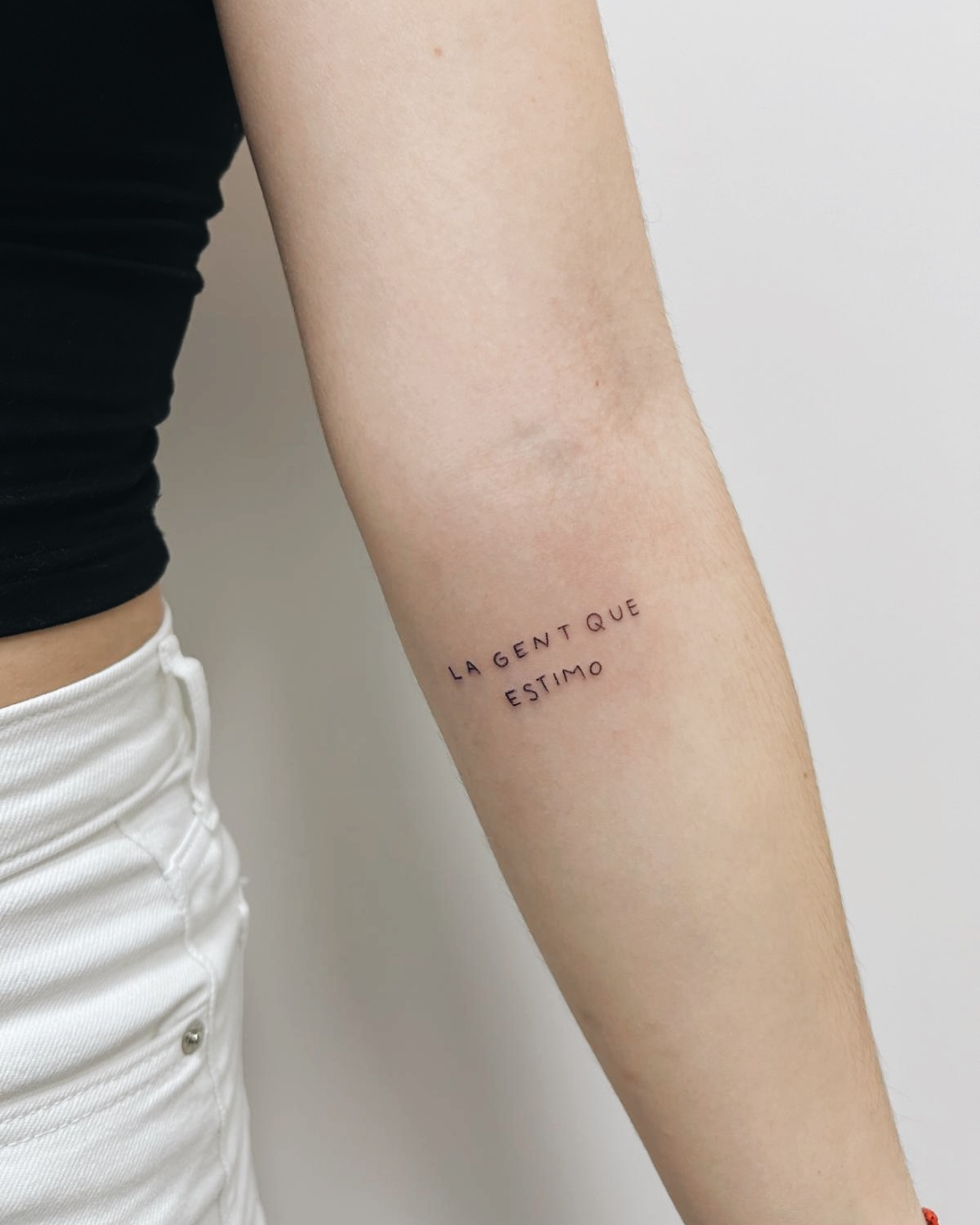 tatuaje fine line frase canción
