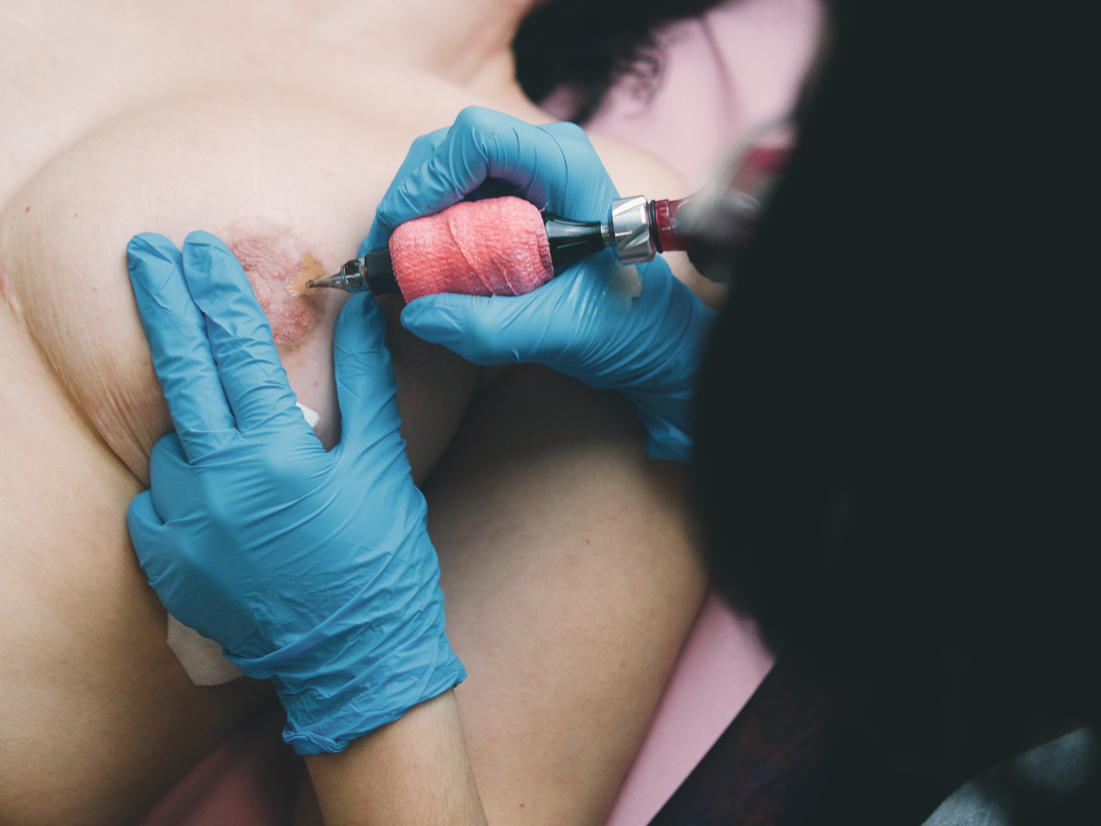 tatuaje areola 3d oncológico en purezas tattoo gandía