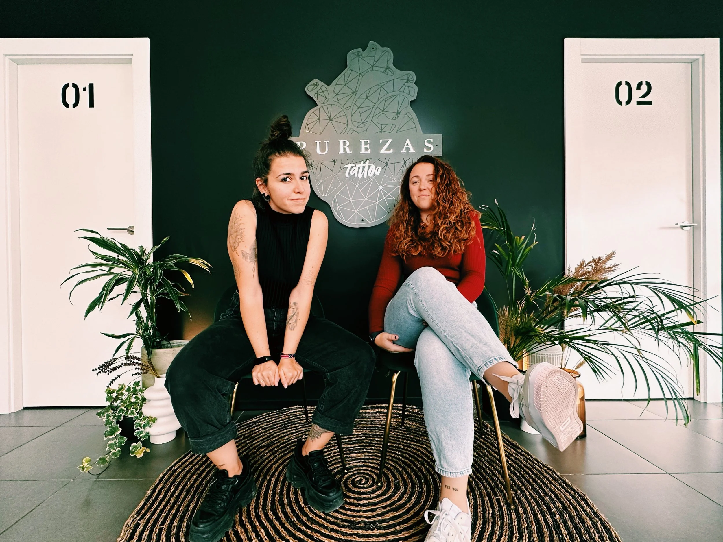 Ainoa Cabanes y Manuela Medina en Purezas Tattoo