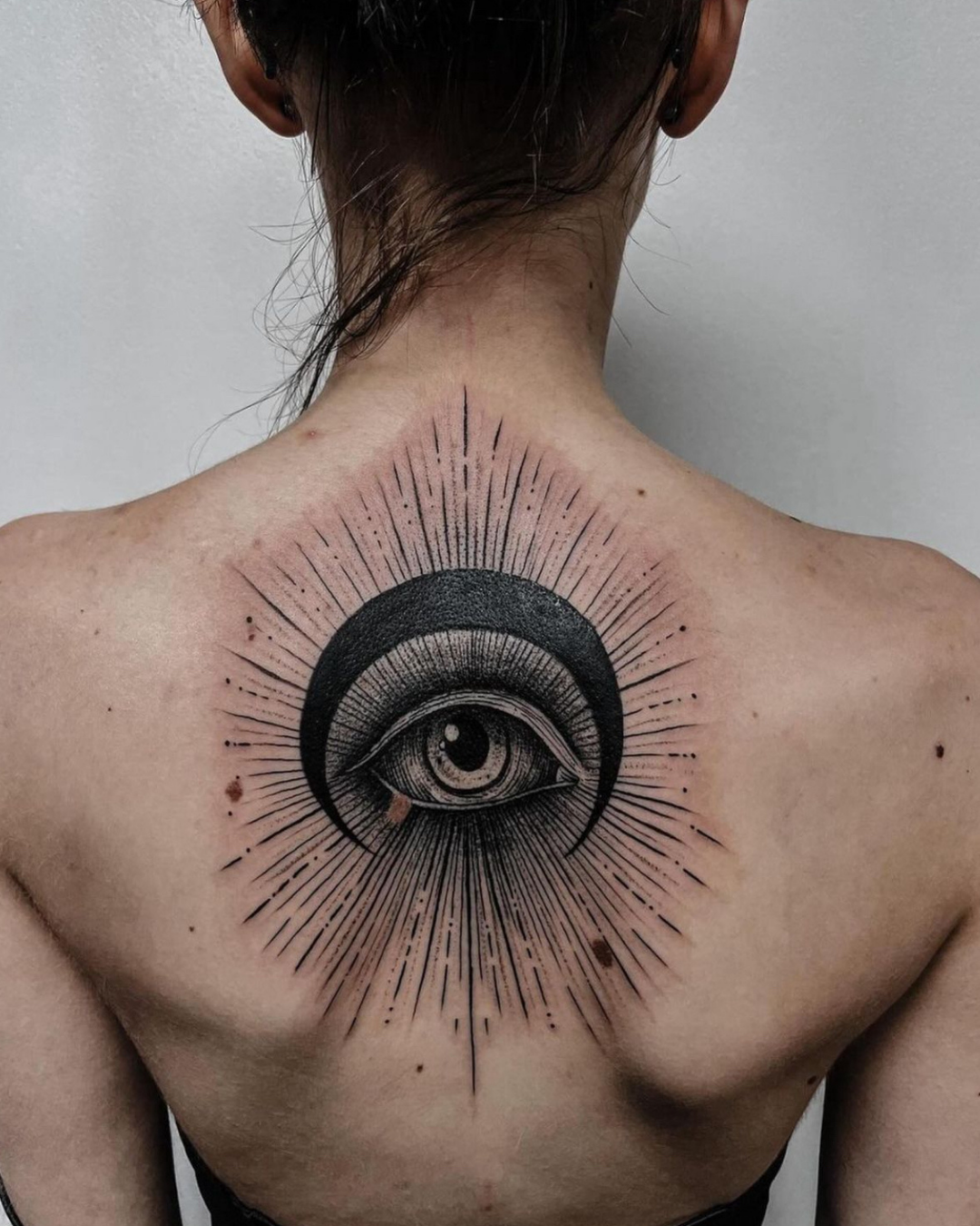 tatuaje blackwork realizado en Purezas Tattoo
