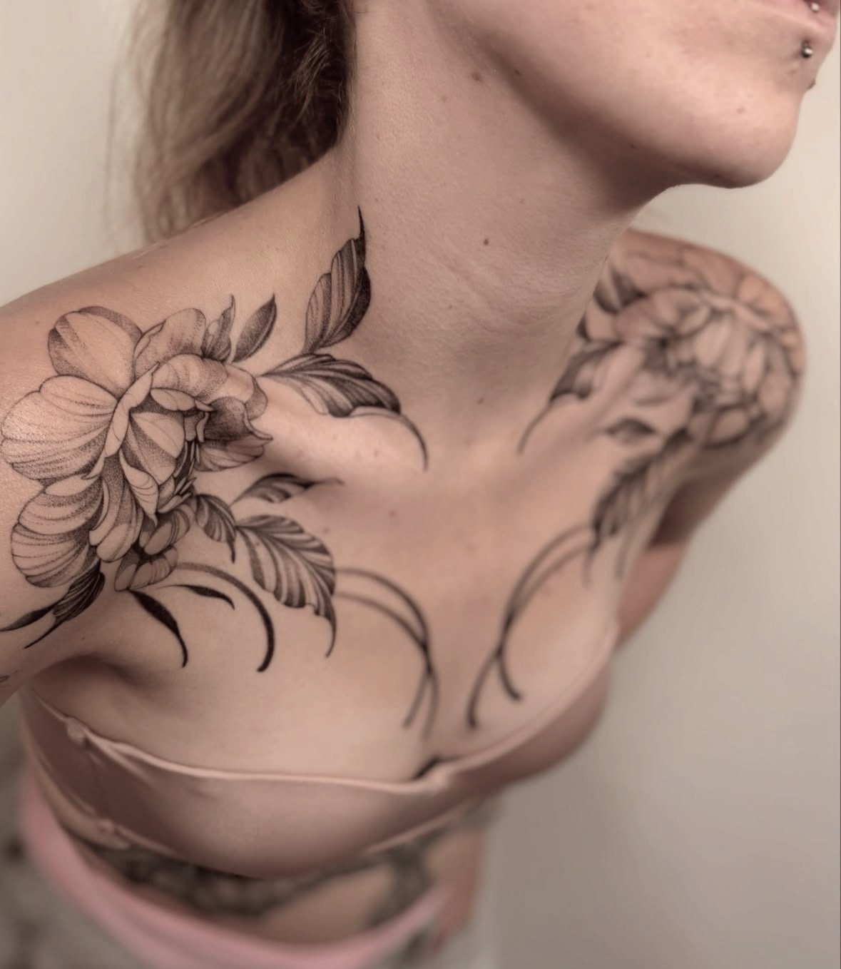 tatuaje bótanico realizado en purezas Tattoo gandía