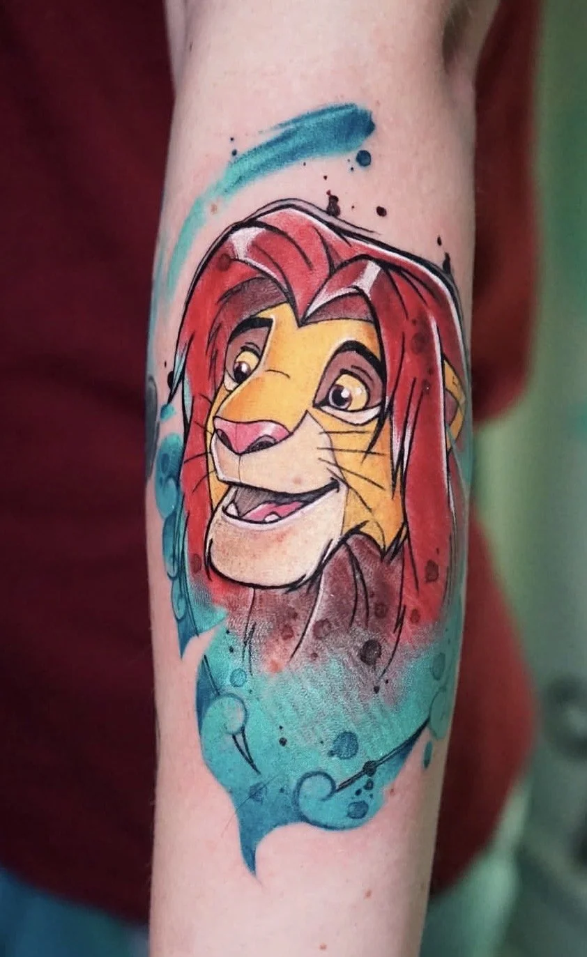 tattoo disney simba watercolor realizado en Purezas Tattoo Gandía