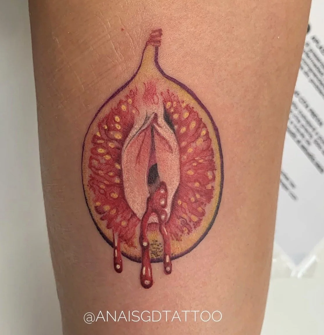 tatuaje color por anais gd en purezas tattoo gandía