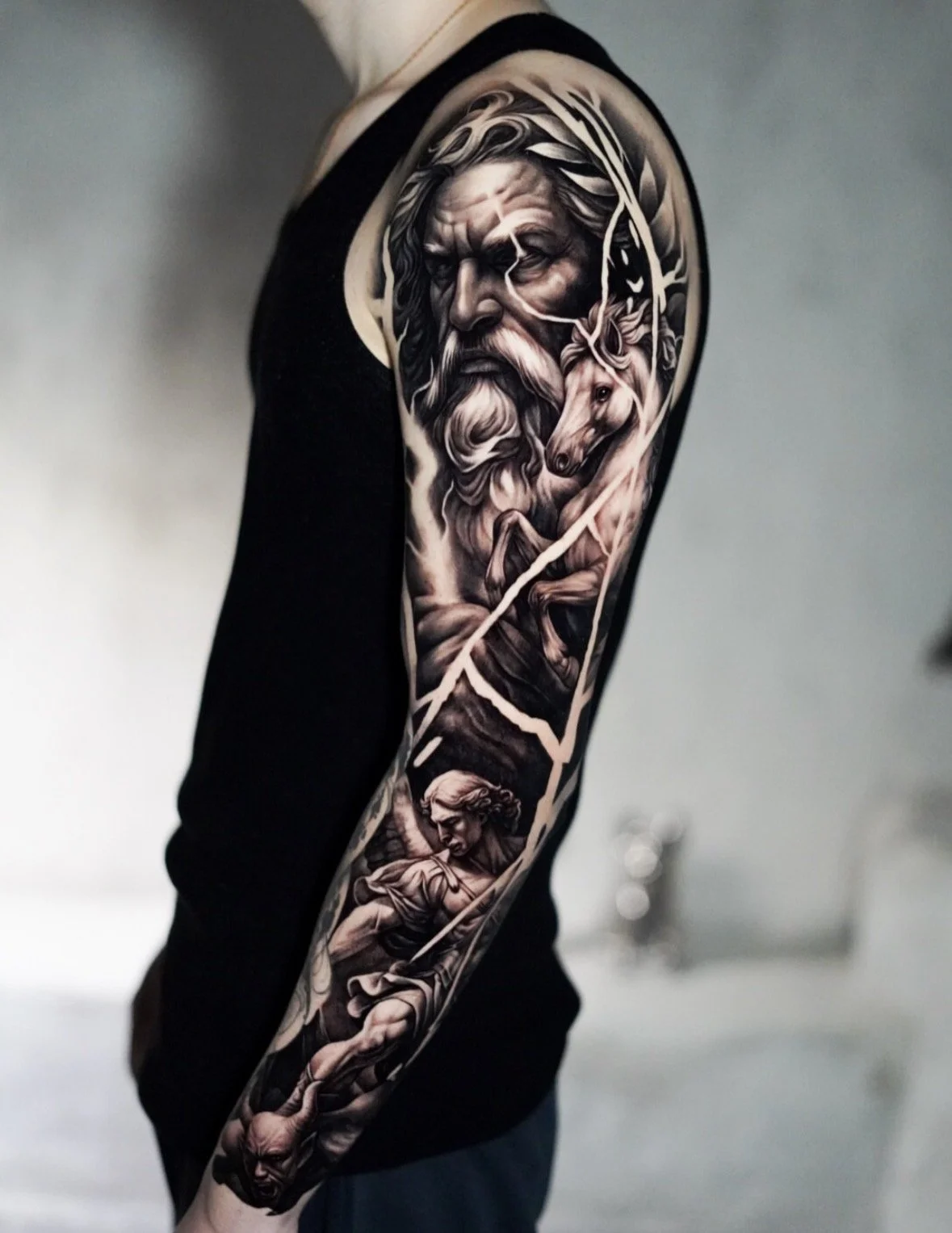 tatuaje realismo brazo realizado en Purezas Tattoo Gandía