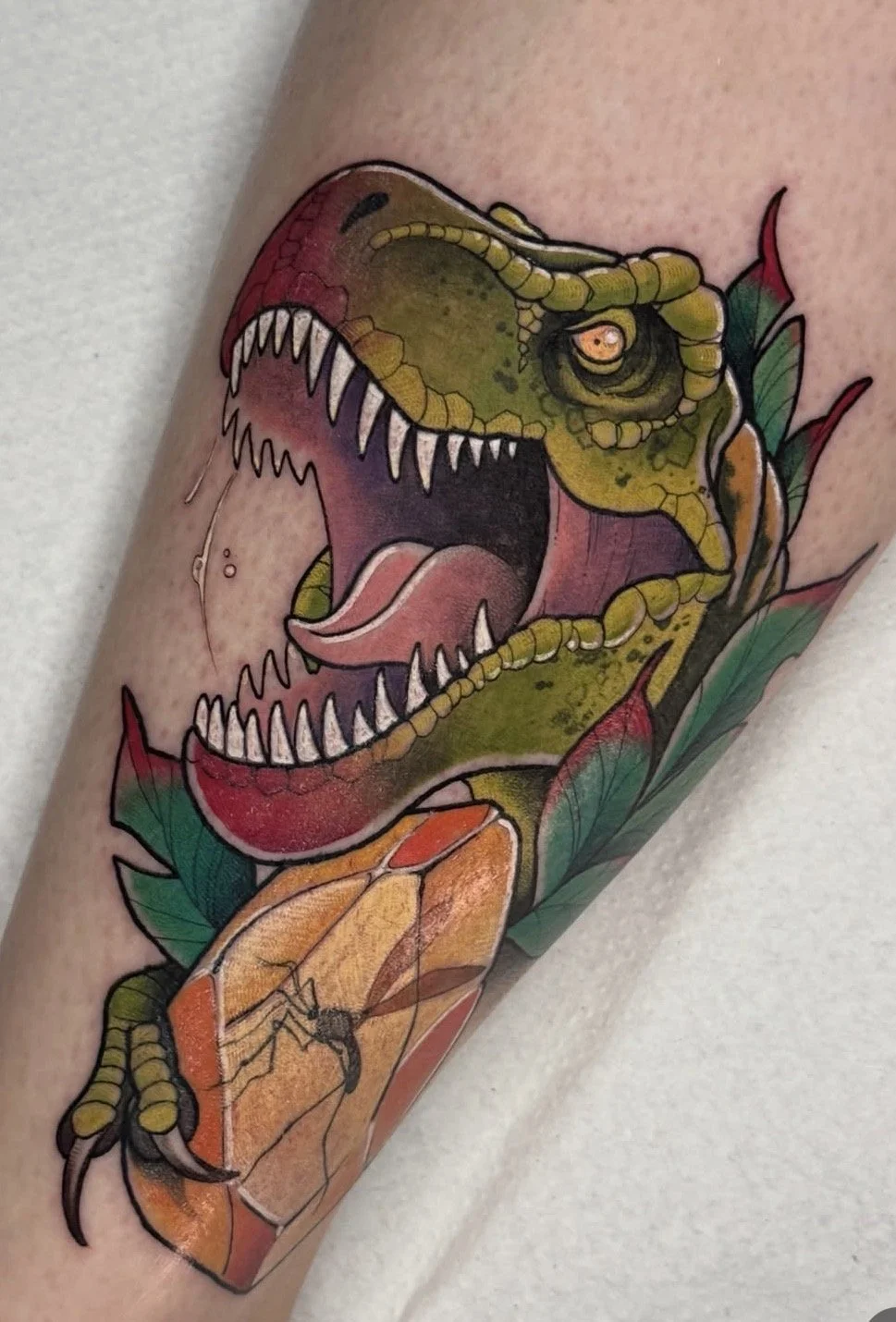 tatuaje neotradicional t-rex