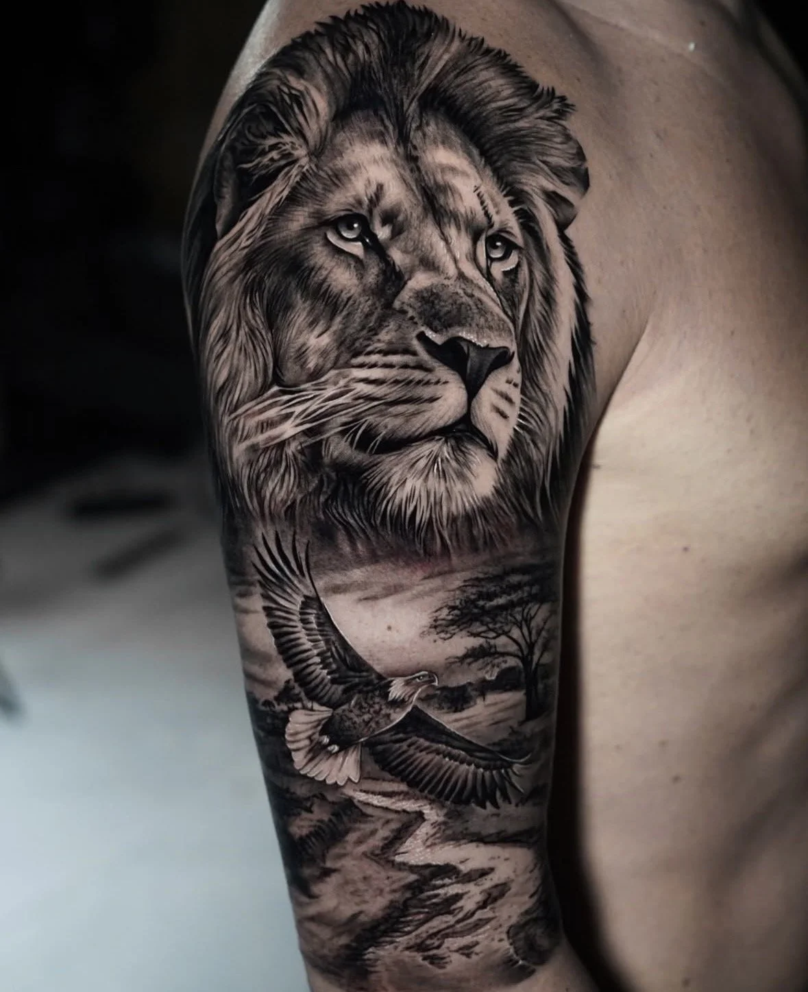 realismo brazo león realizado en purezas tattoo gandía