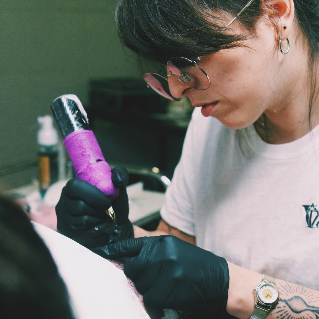 Paula Rosas tatuadora Purezas Tattoo Gandía