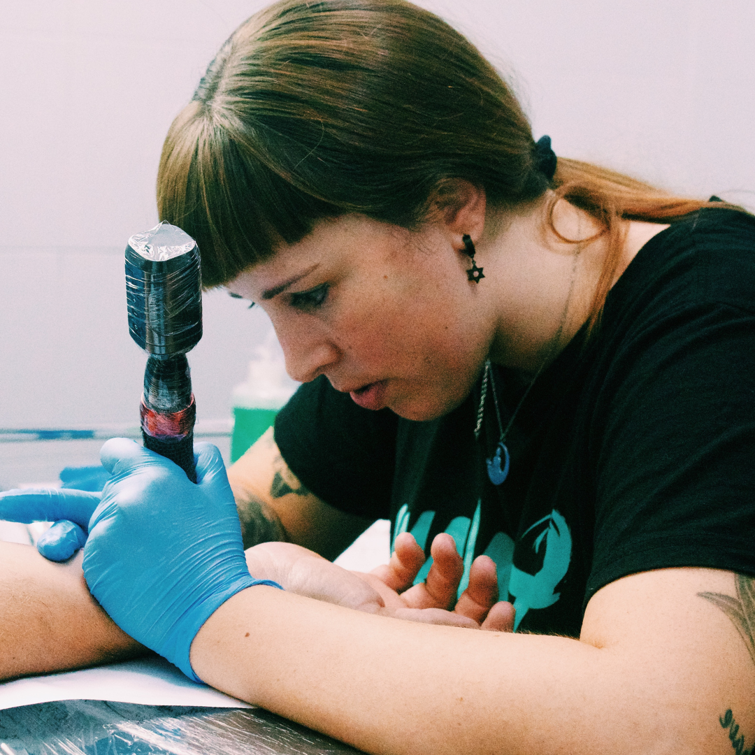 Lili Romero tatuadora Purezas Tattoo Gandía