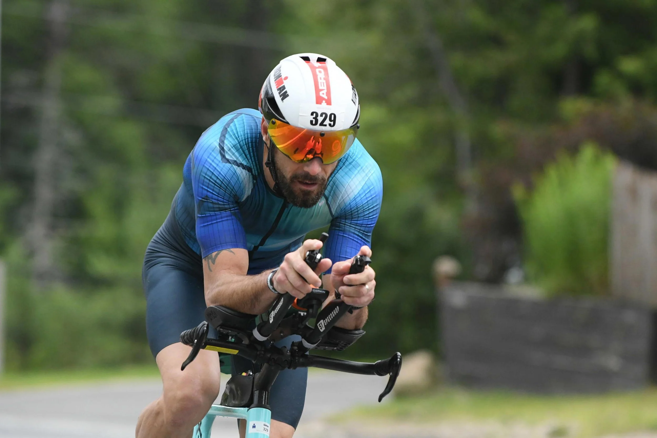 Ο Γιώργος κάνει ποδήλατο στον αγώνα Ironman του Lake Placid