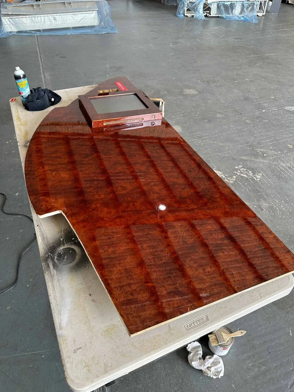 Falcon 900B bulkhead display screen before