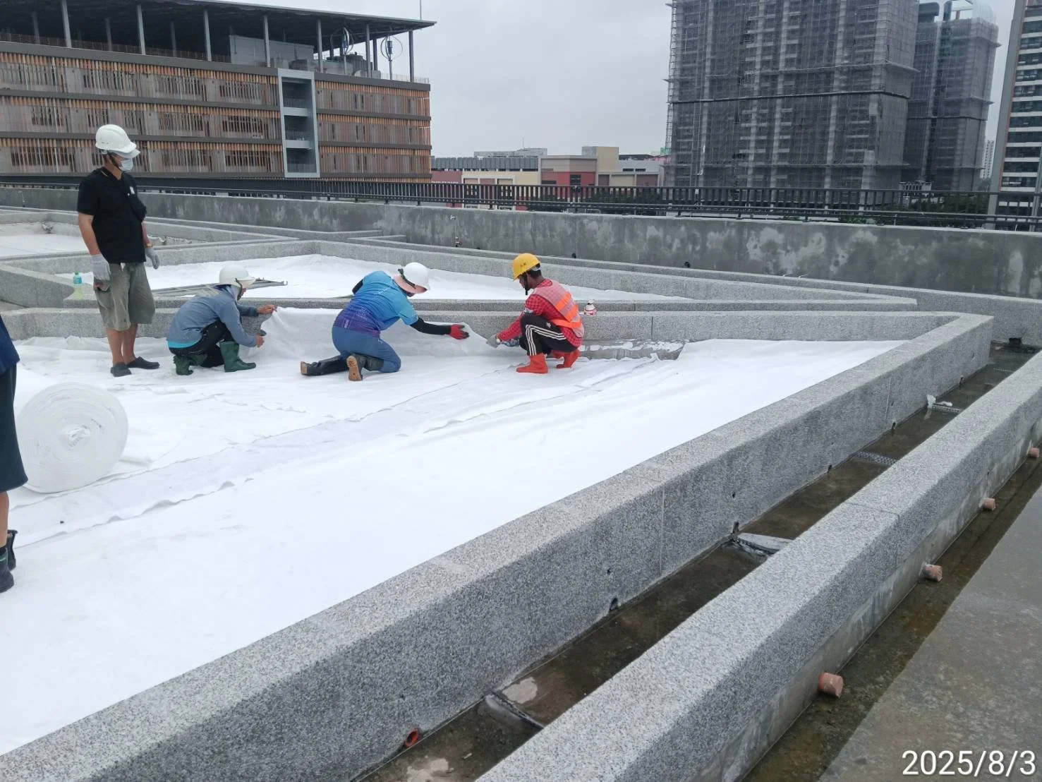 地工材料、導根板、阻根板、阻根毯、排水板、PVC導根板、HDPE導根板、雙凸、PP、HDPE、蓄水排水板、單面排水板