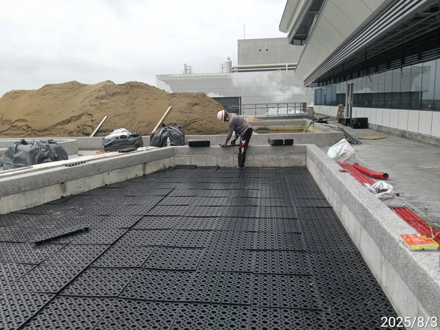 地工材料、導根板、阻根板、阻根毯、排水板、PVC導根板、HDPE導根板、雙凸、PP、HDPE、蓄水排水板、單面排水板