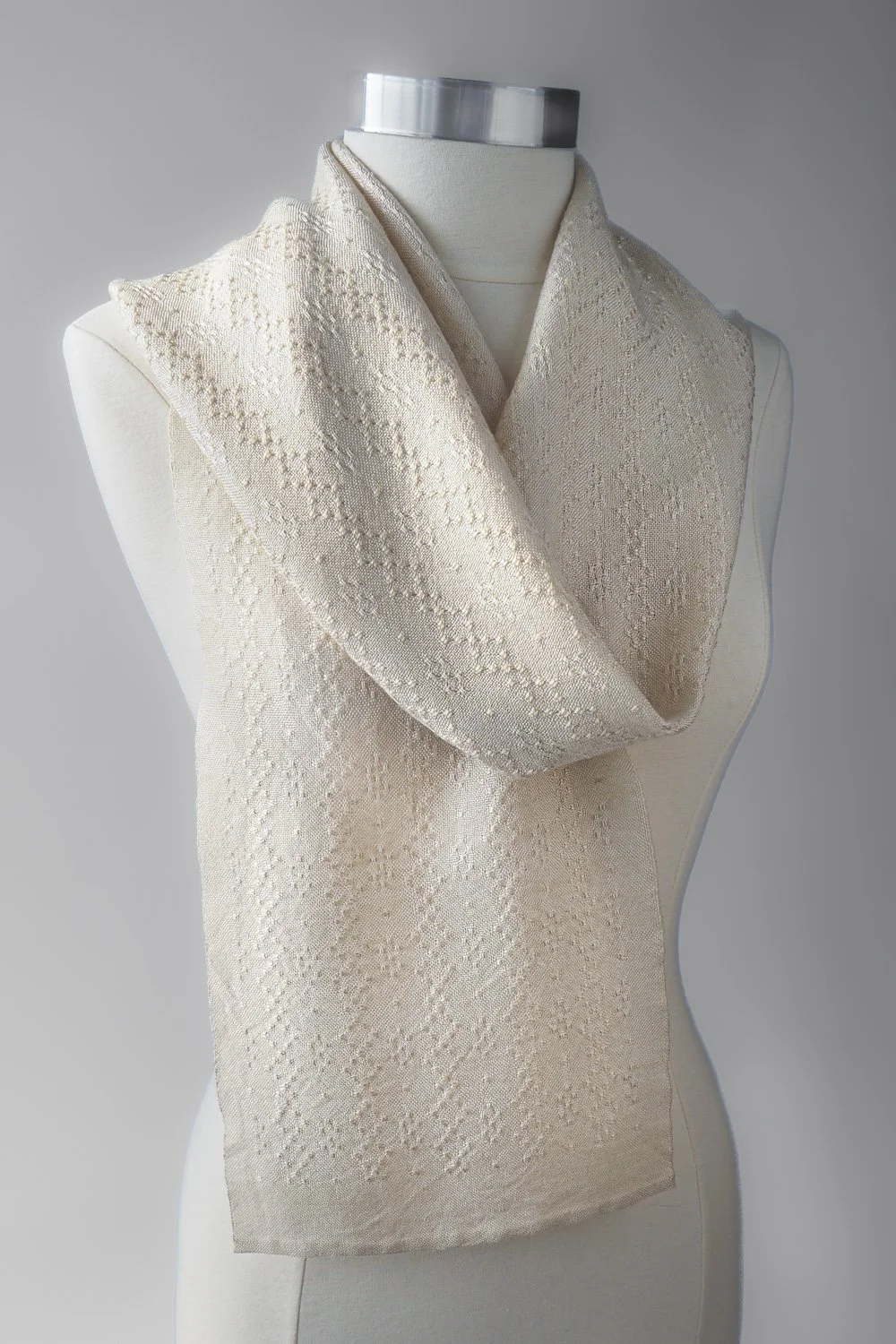 WHITE LACE SCARF