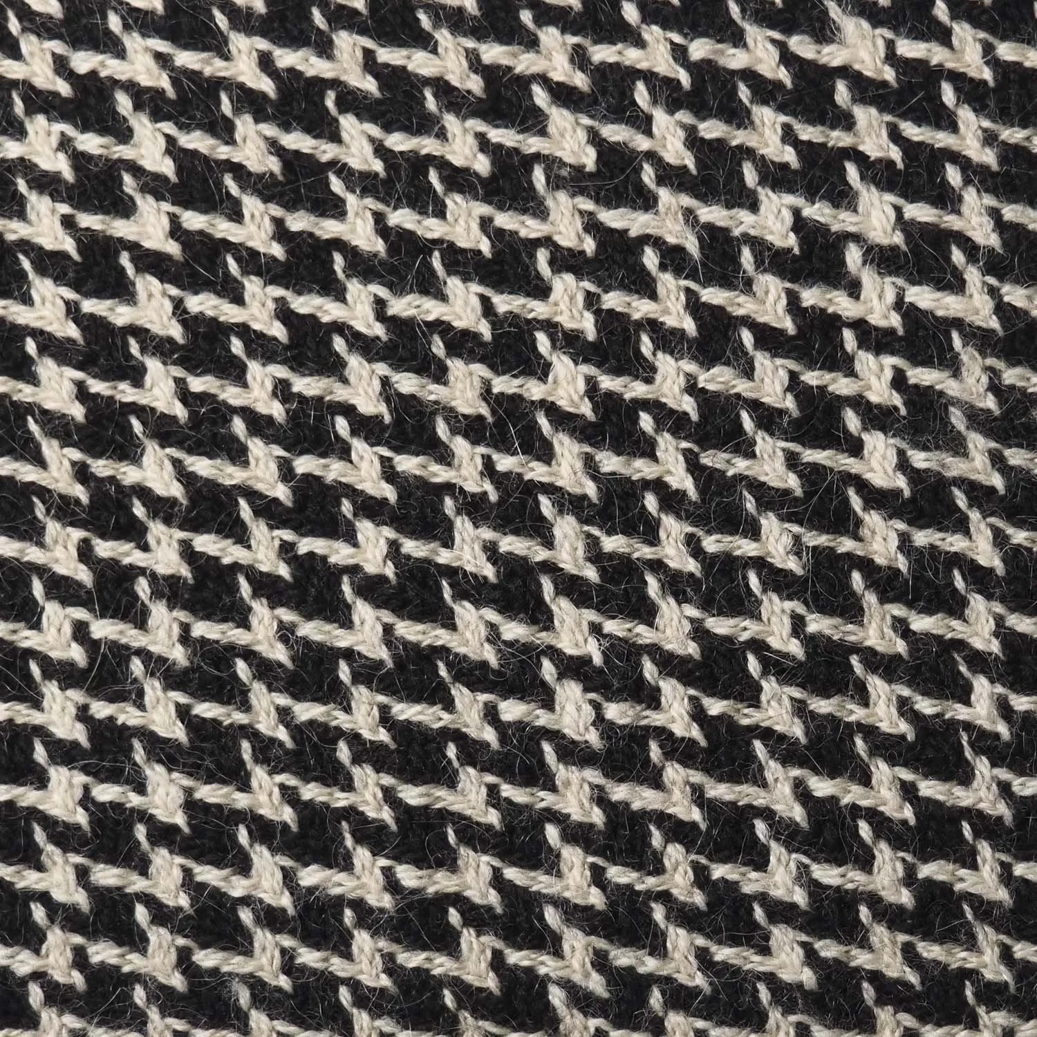 HOUNDSTOOTH ~ Black and White