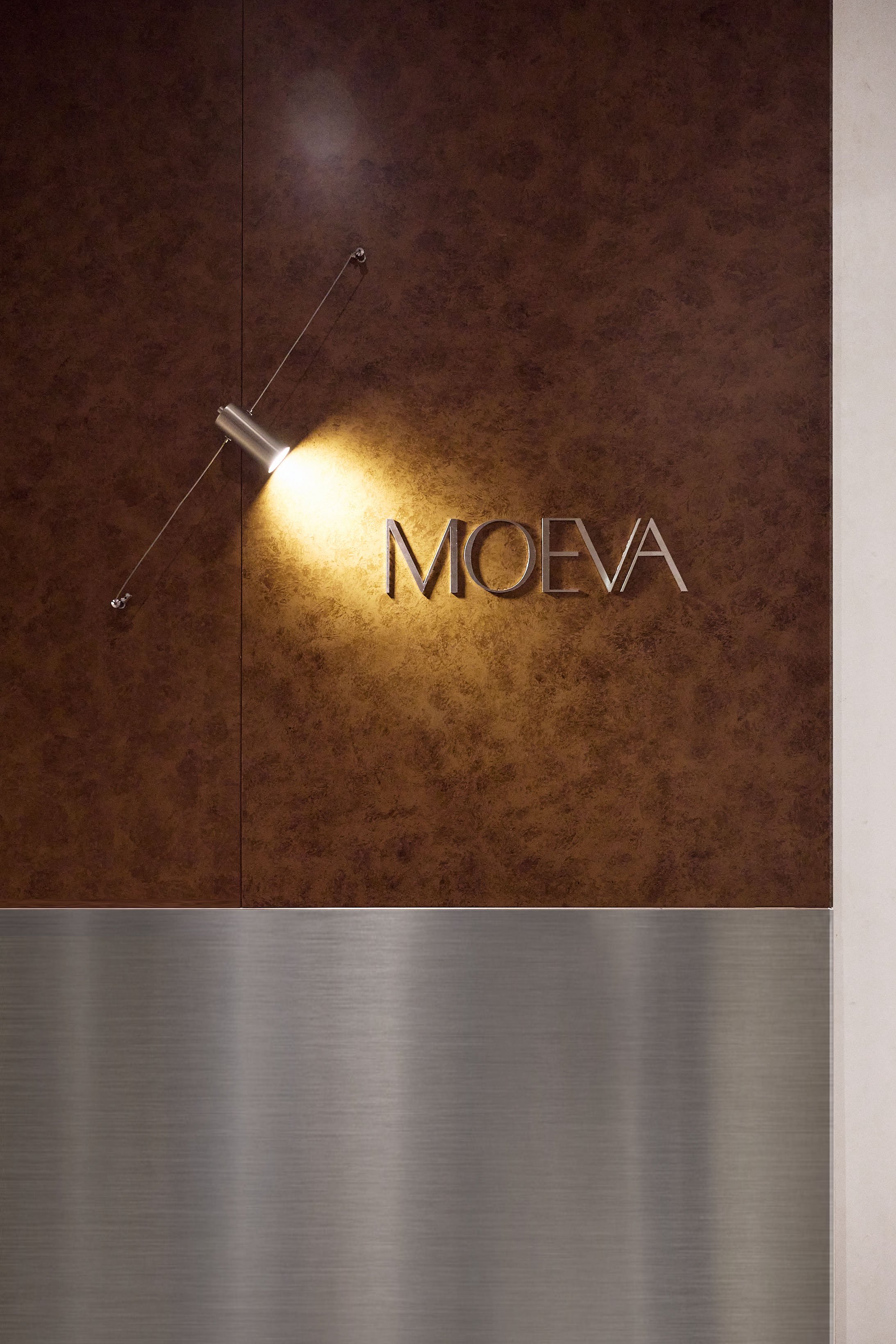 moeva giris.jpg