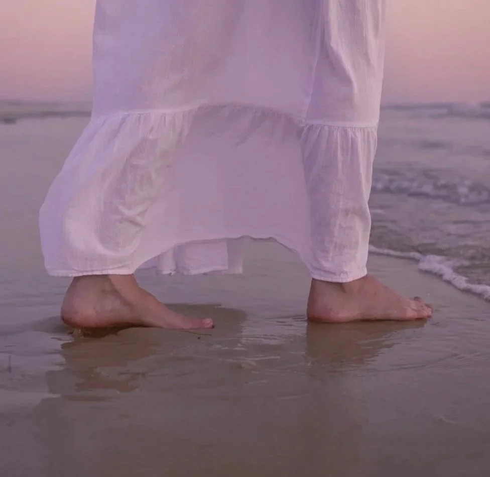 Pieds nus sur le sable