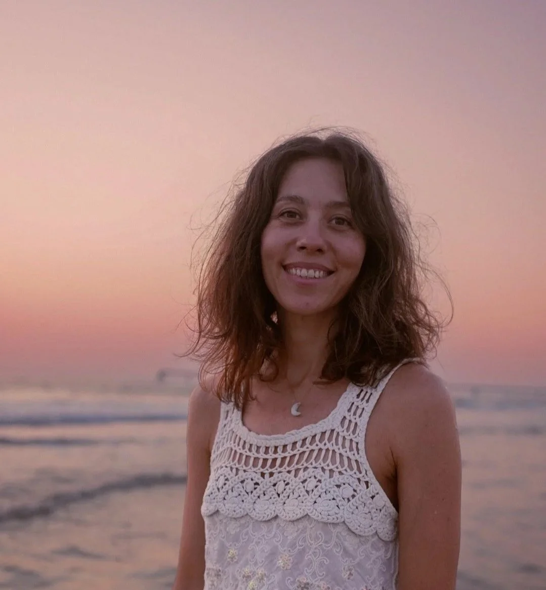 Éloïse Fabre-Perrin souriant, portrait au coucher du soleil