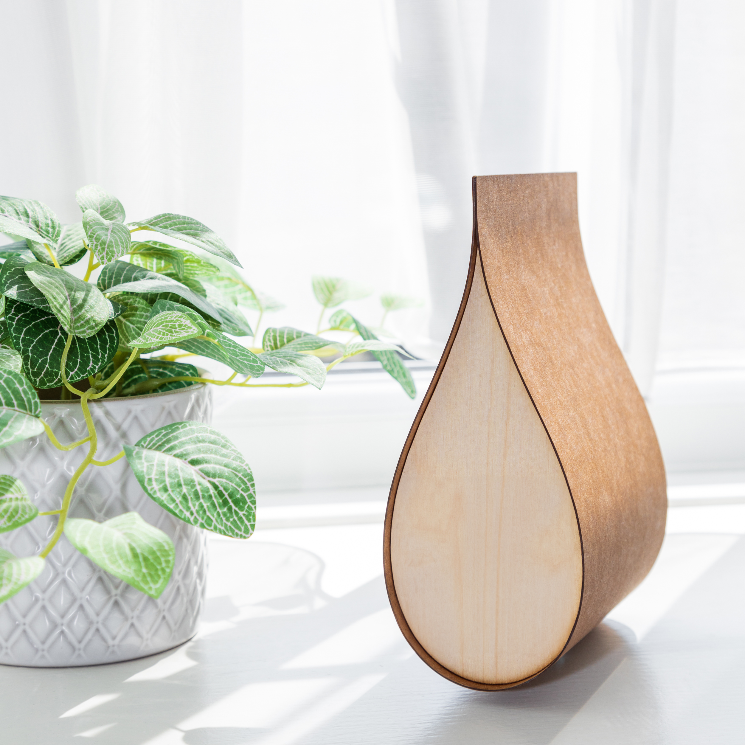 Teardrop_Urn-No_Cap-2.png