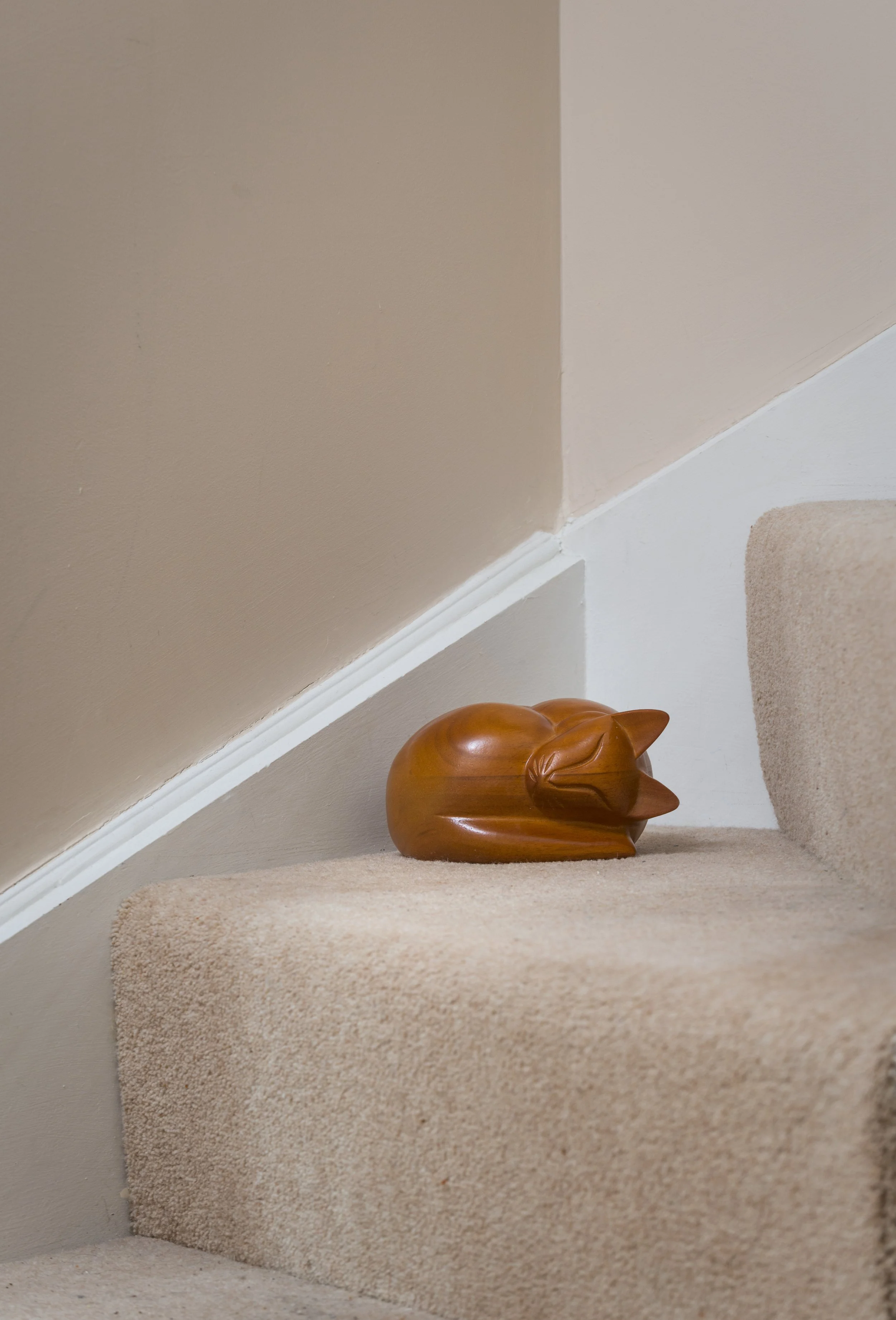 Wooden-Sleeping-Cat-Brown-02.jpg