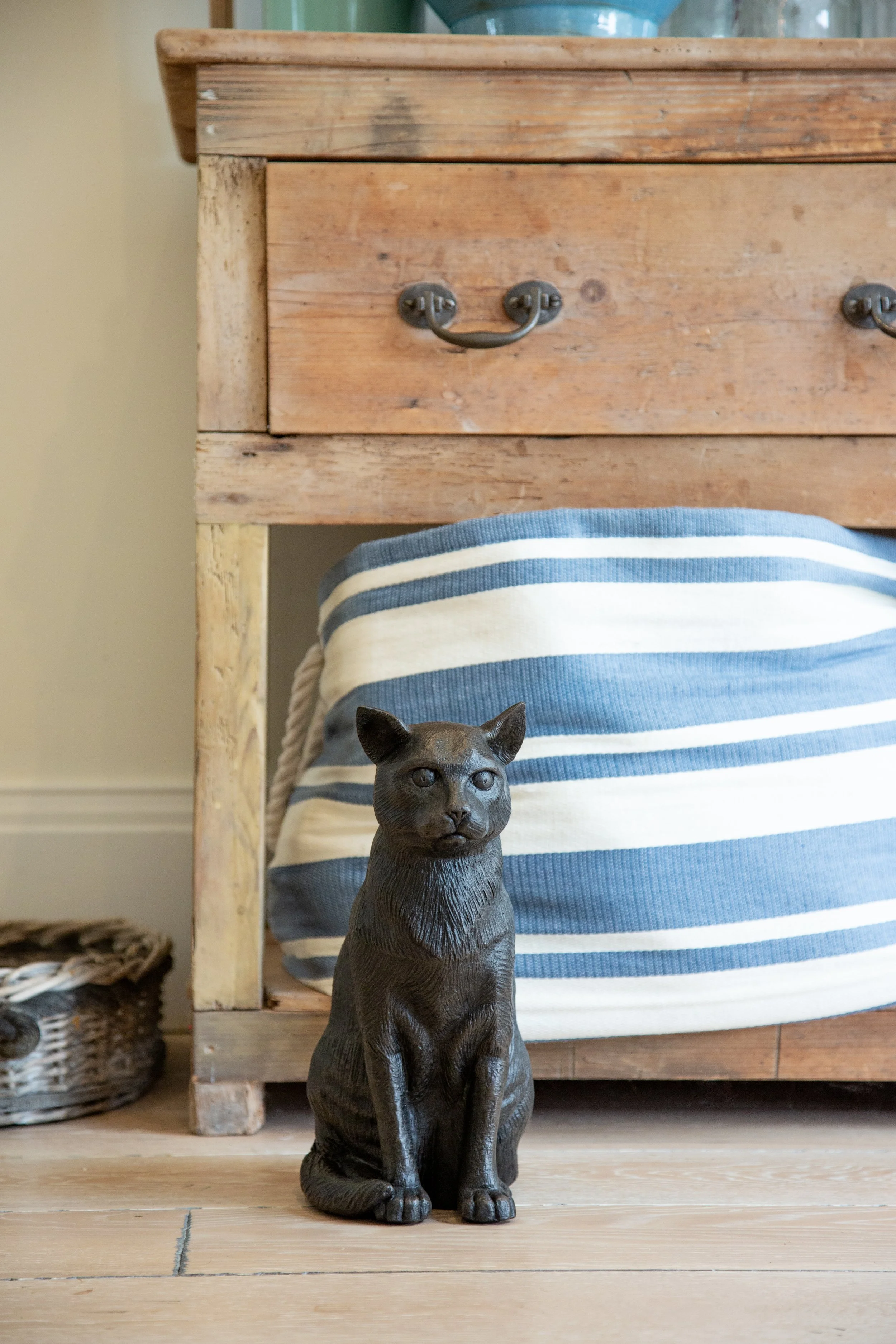 Sitting-Cat-03.jpg