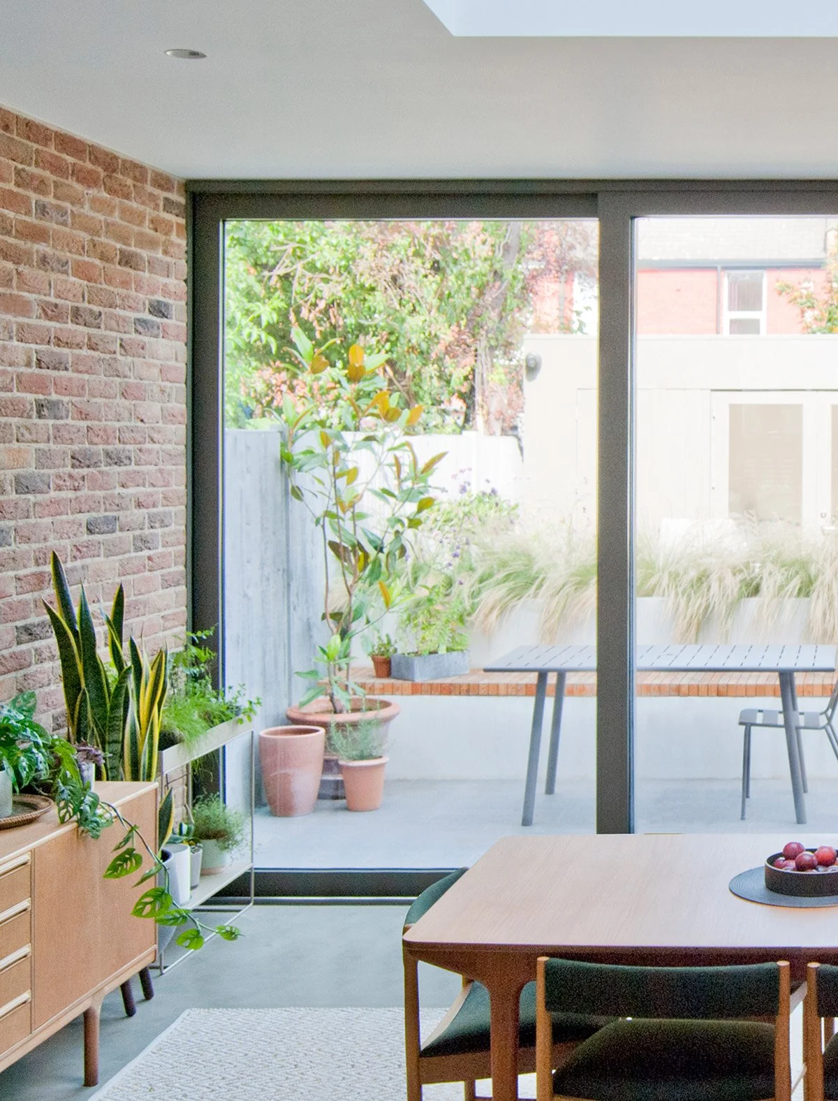 dining-room-overlooking-landscaped-garden.jpg